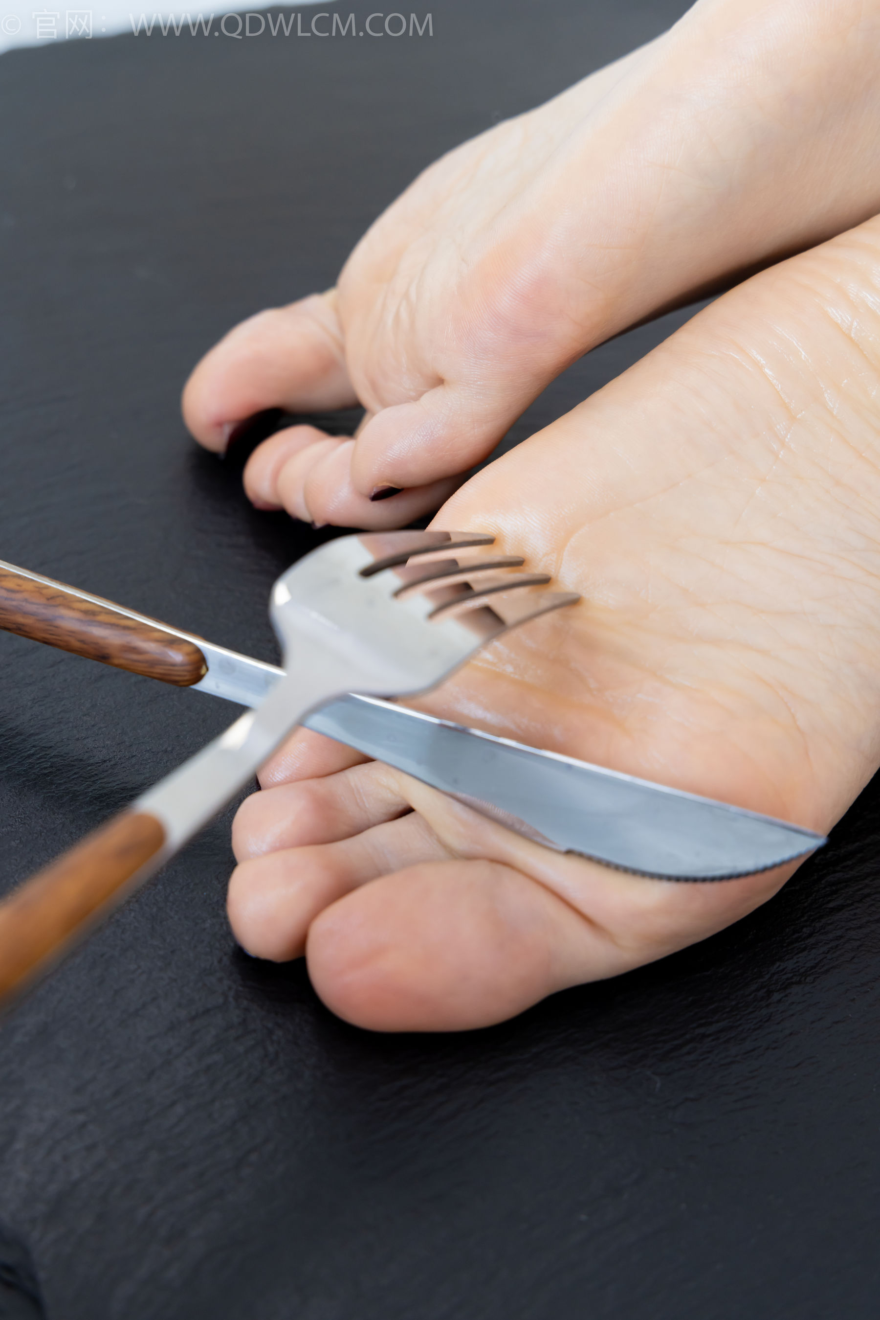 物恋传媒 No.2341 嘟嘟 - 板鞋、白棉袜、裸足、裸足涂精油/(190P)