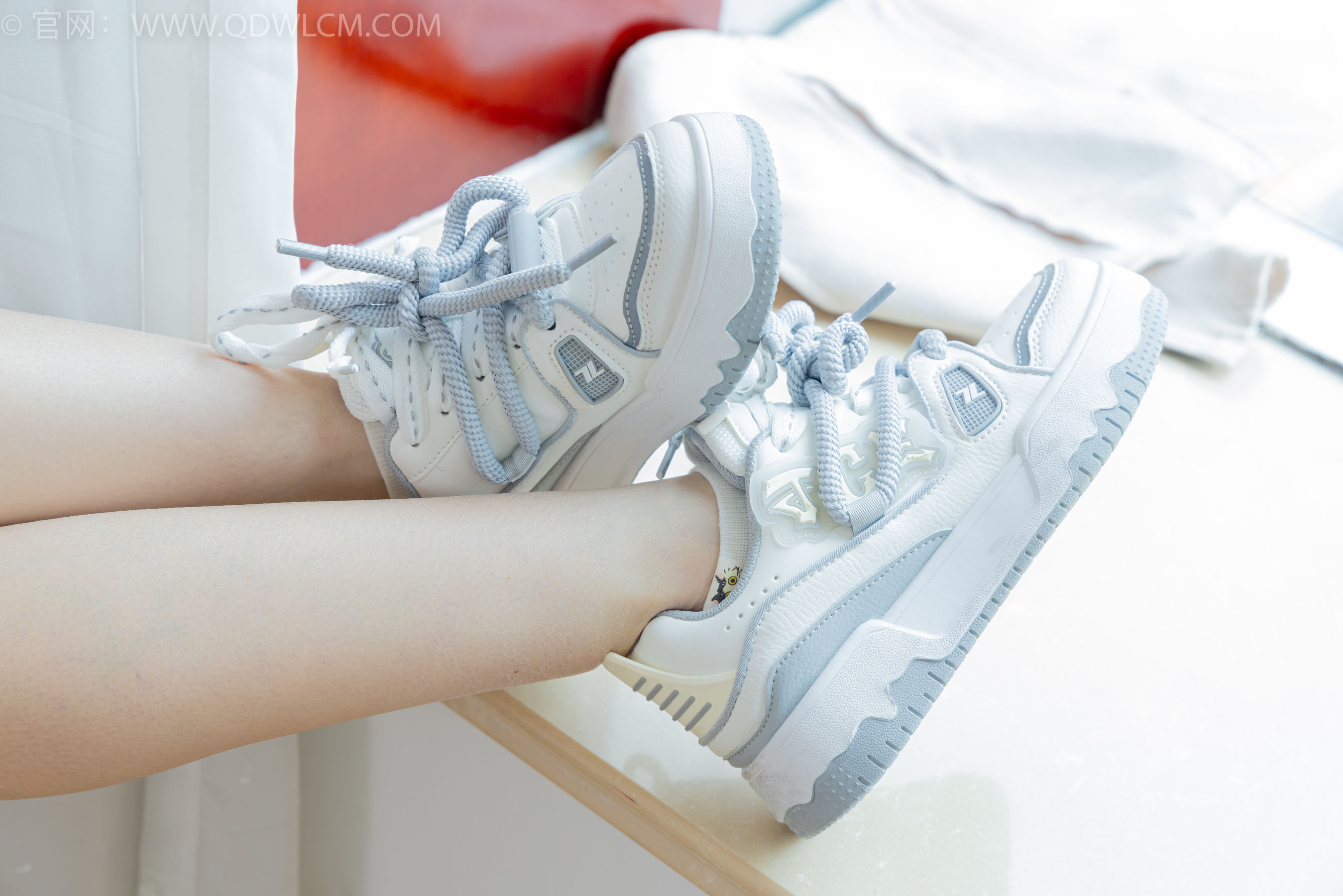 物恋传媒 No.2348 小曦 - 板鞋、白棉袜、裸足/(155P)