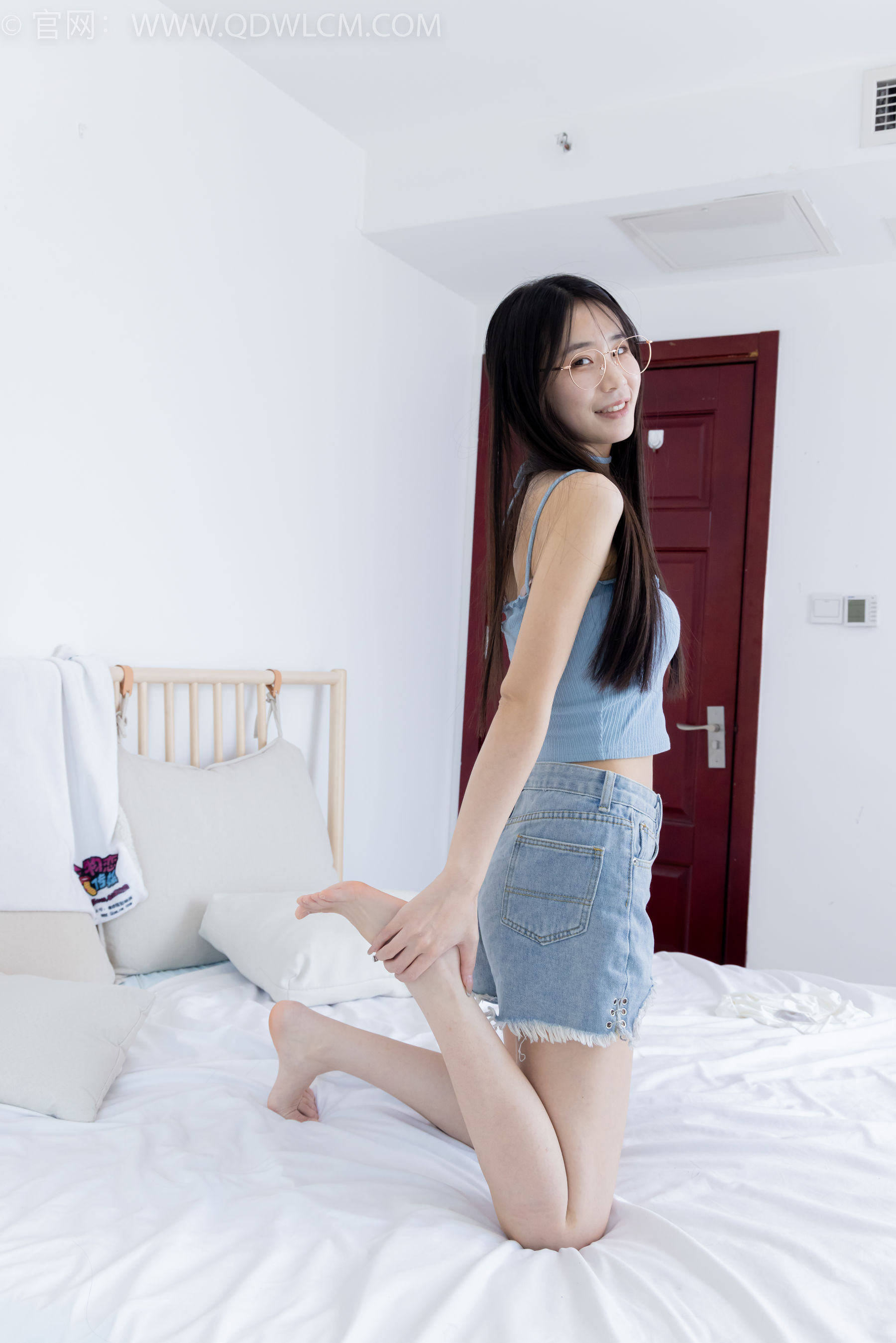 物恋传媒 No.2353 菜菜 - 木屐人字拖、薄黑丝、裸足/(155P)