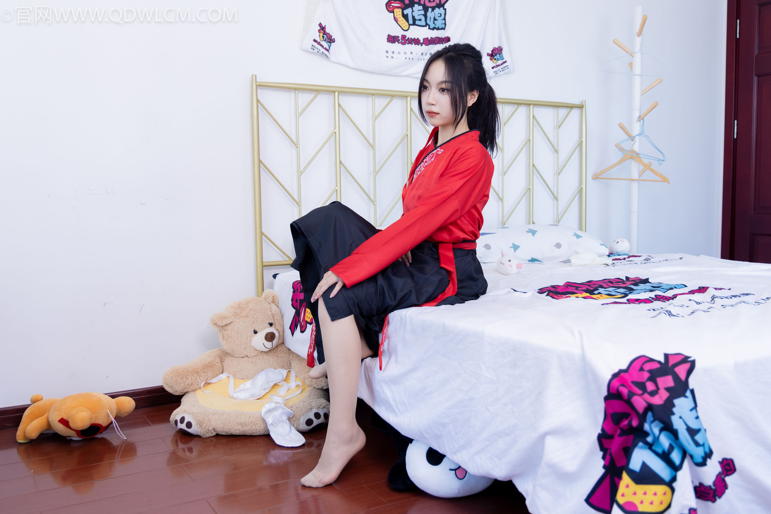 物恋传媒 No.2330 纱纱 - 汉服、皮鞋、白棉袜、薄肉丝/(219P)