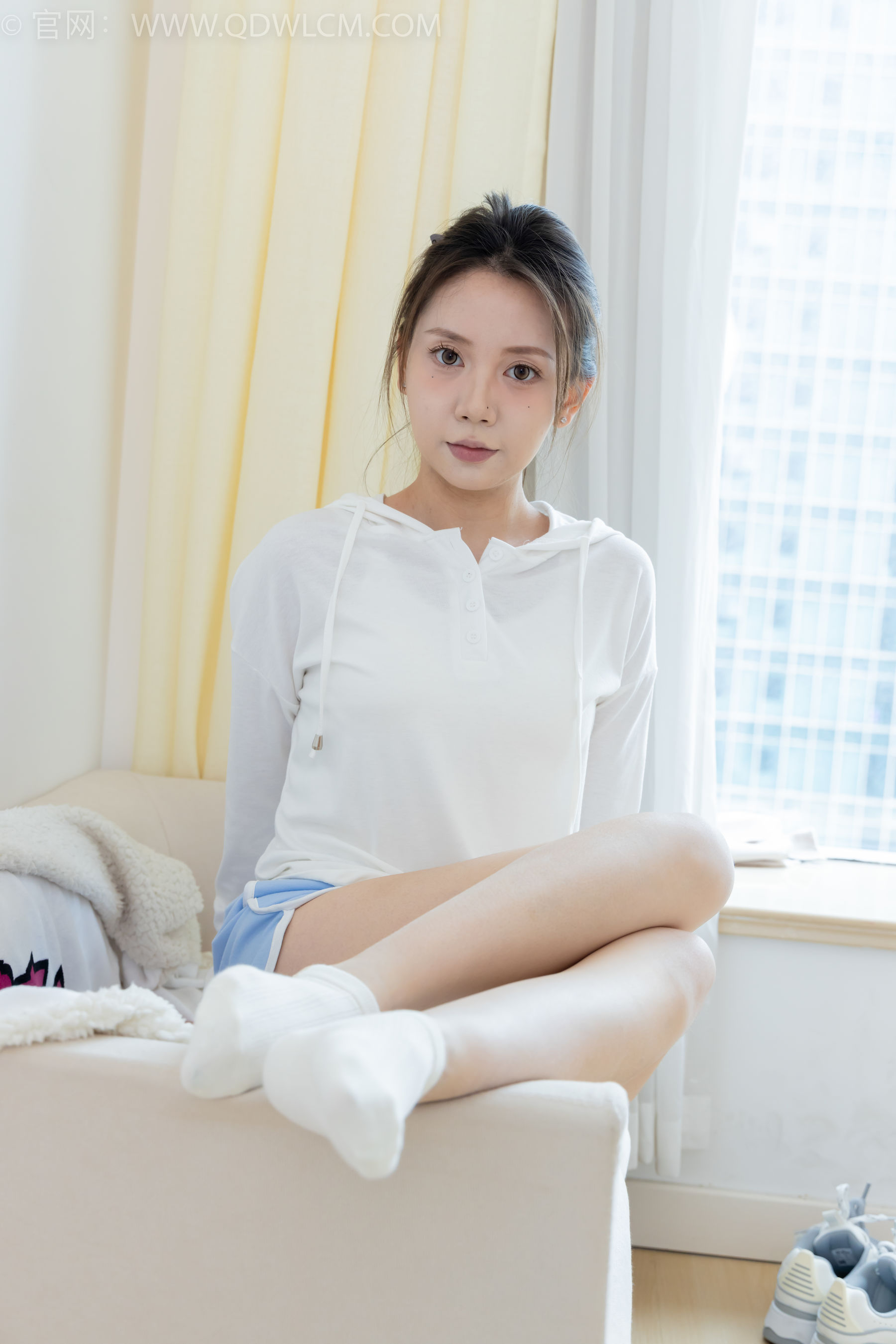 物恋传媒 No.2348 小曦 - 板鞋、白棉袜、裸足/(155P)