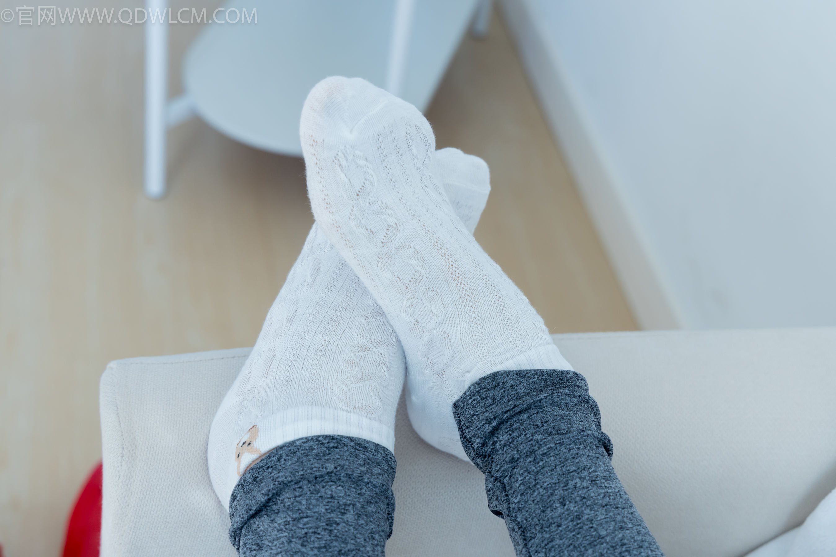 物恋传媒 No.2326 泡泡 - 高跟长靴、白棉袜、裸足/(184P)