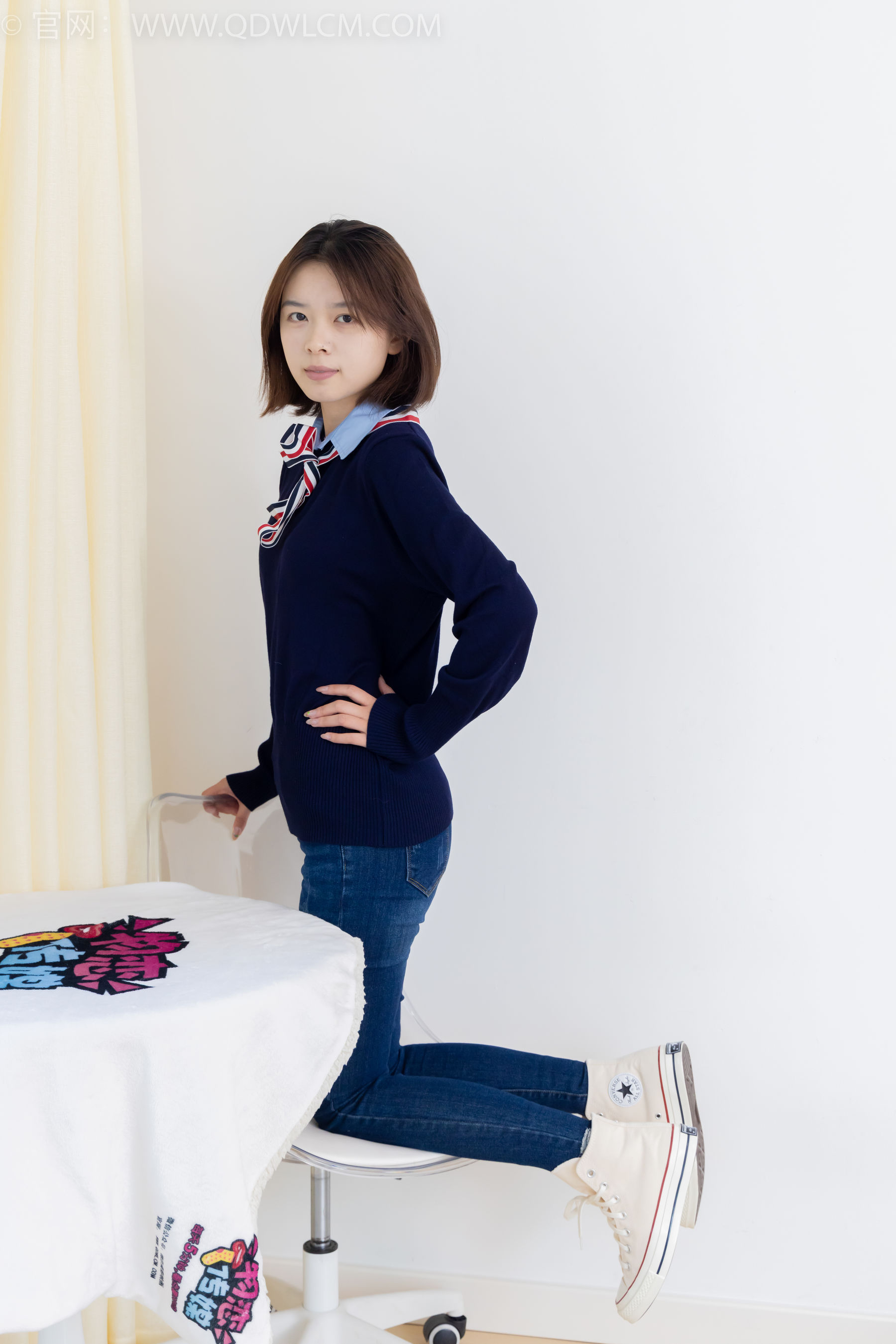 物恋传媒 No.2354 小悦 - 帆布鞋、白棉袜、裸足/(150P)