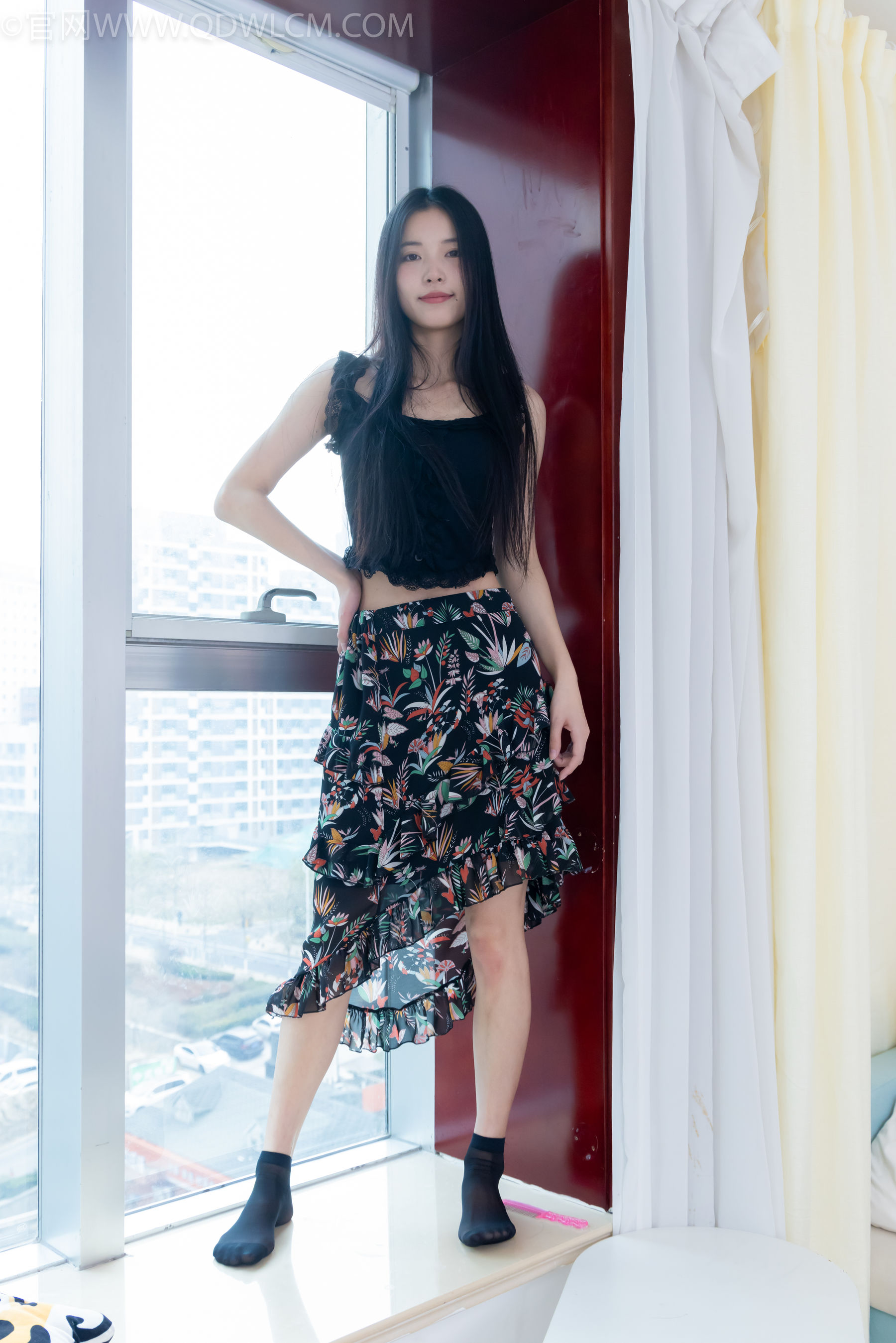 物恋传媒 No.2332 茯苓 - 短靴、短黑丝、裸足/(184P)