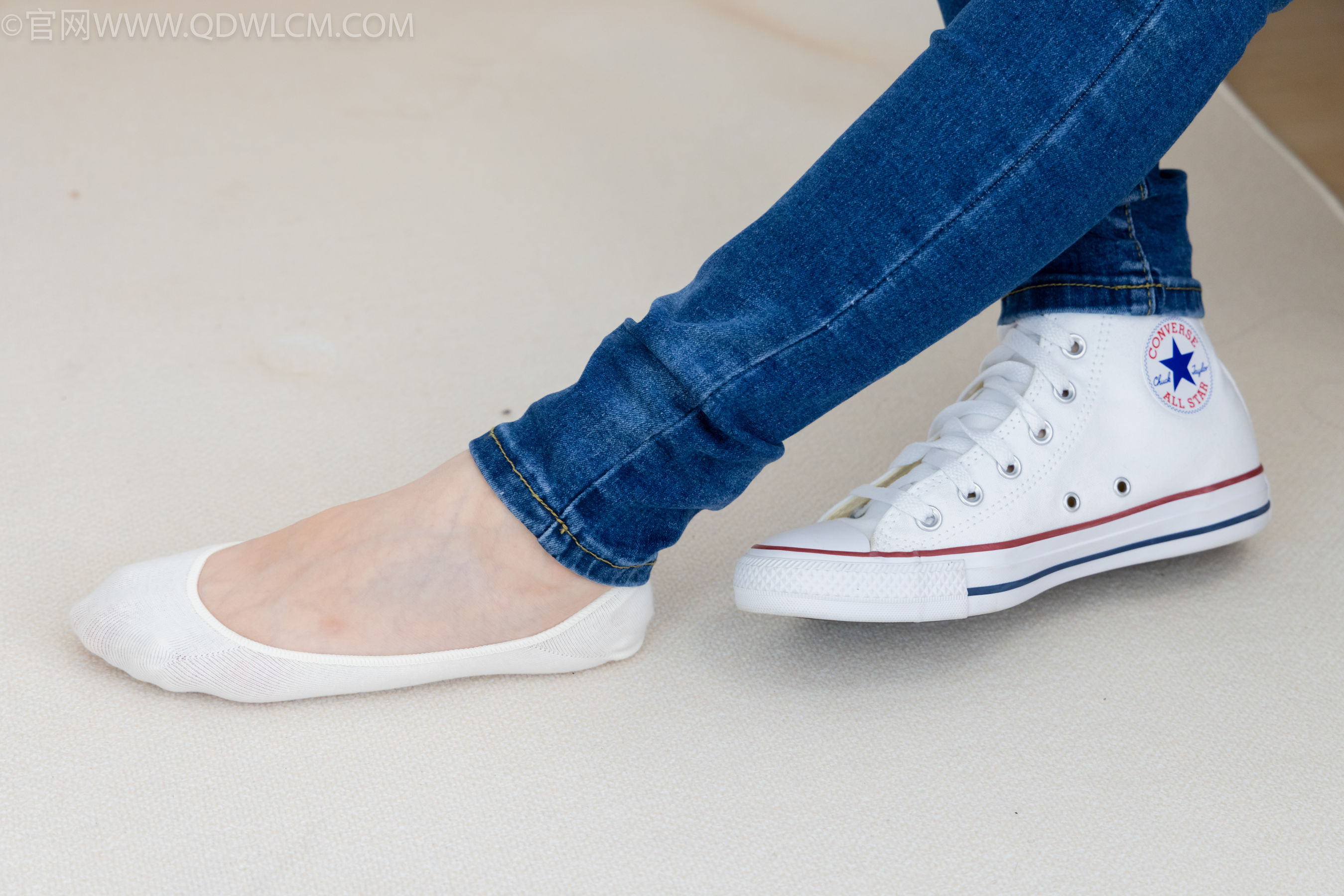 物恋传媒 No.2329 小竹 - 帆布鞋、白船袜、肚子疼揉肚子剧情/(158P)