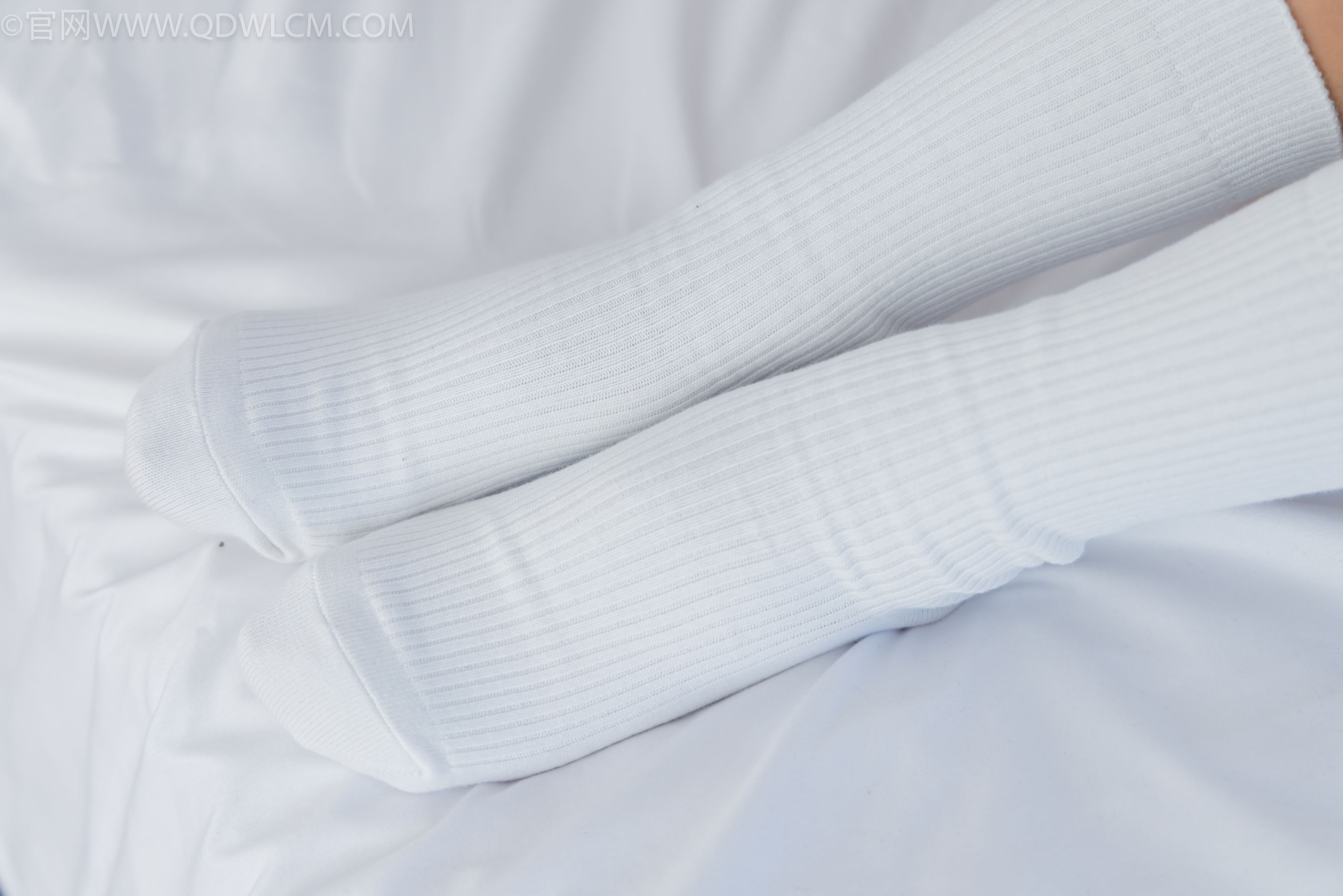 物恋传媒 No.2335 美兔 - 布鞋、长靴、白棉袜、薄肉丝/(227P)