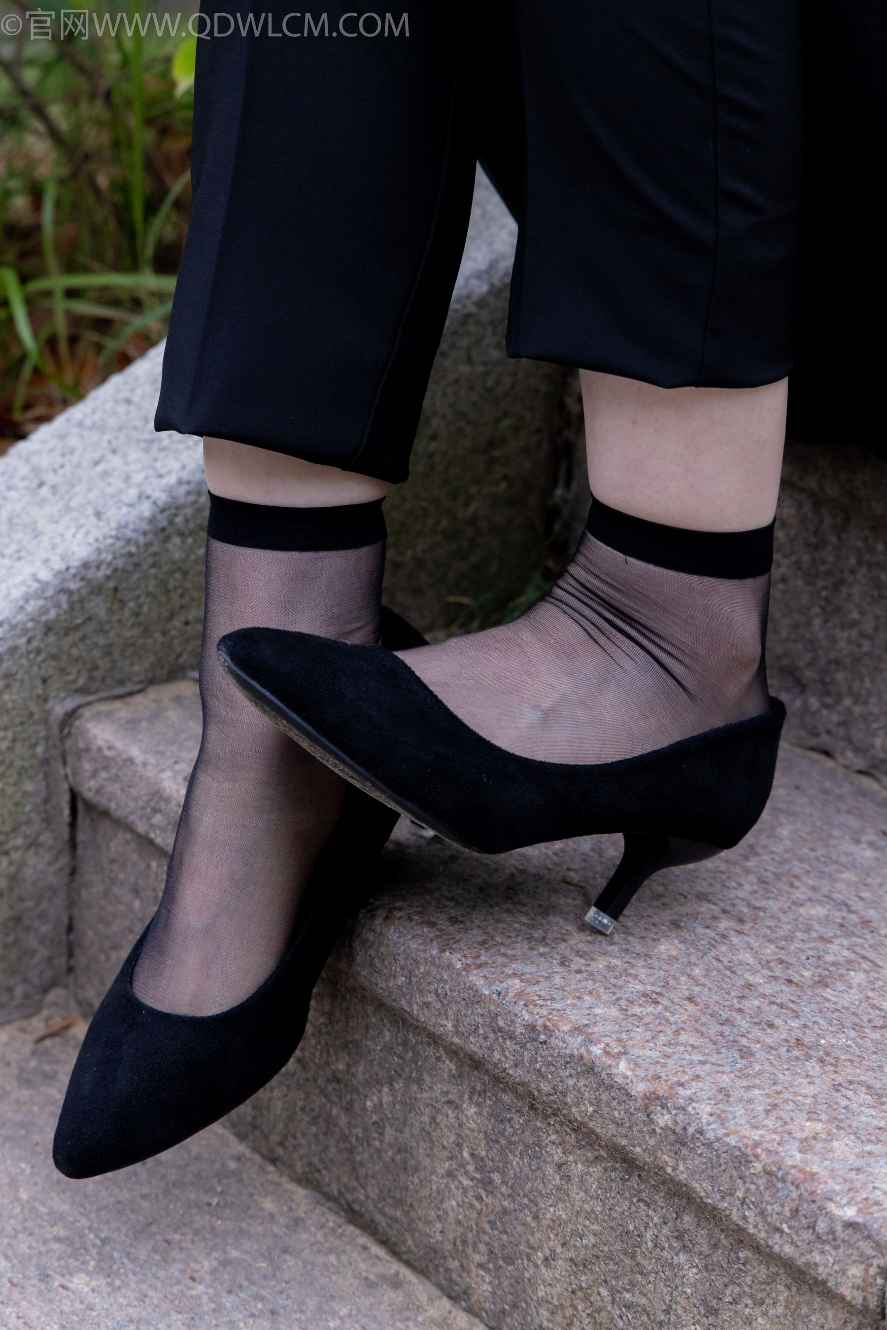 物恋传媒 No.2337 小酒 - 高跟鞋、短黑丝、短白丝/(315P)