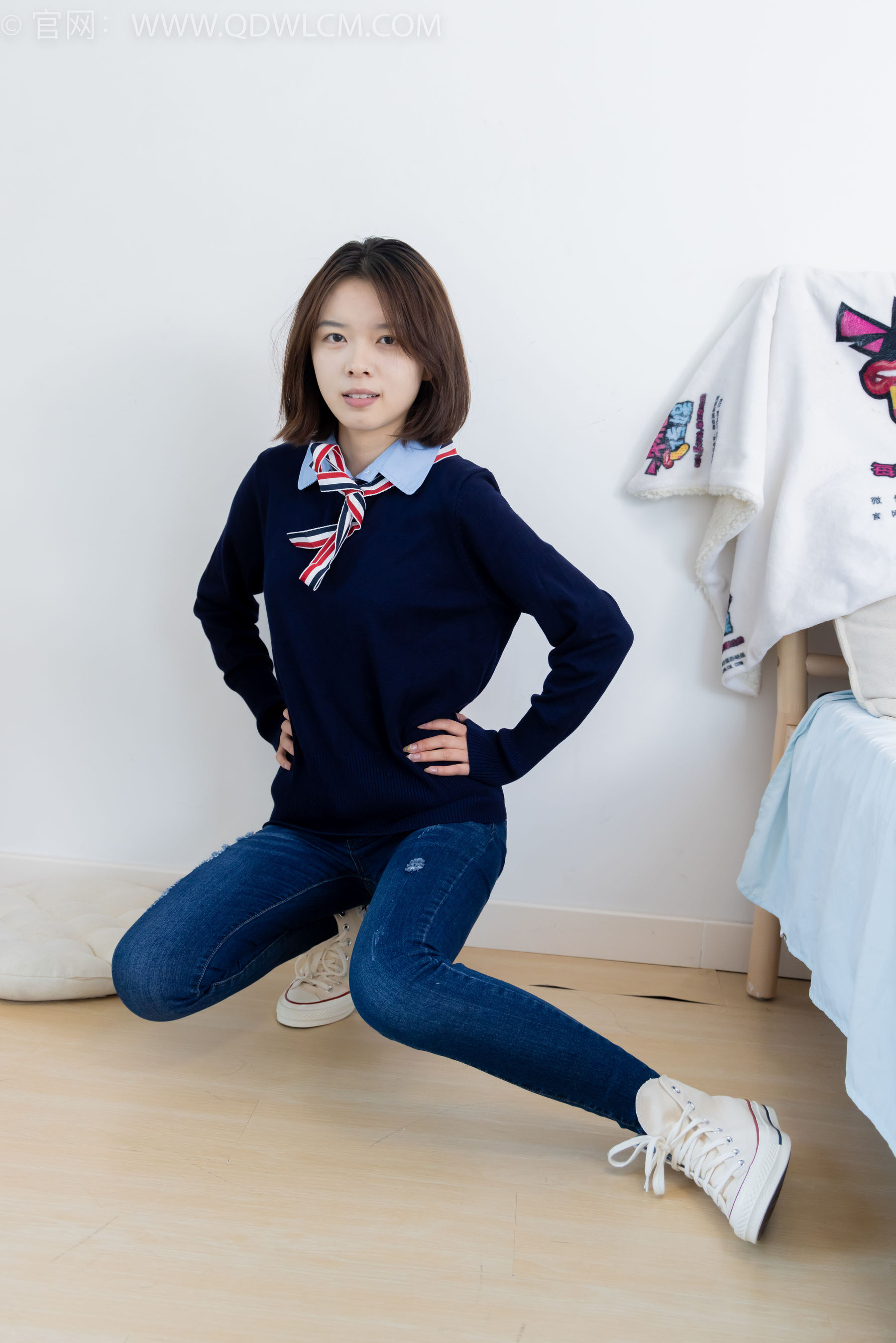 物恋传媒 No.2354 小悦 - 帆布鞋、白棉袜、裸足/(150P)