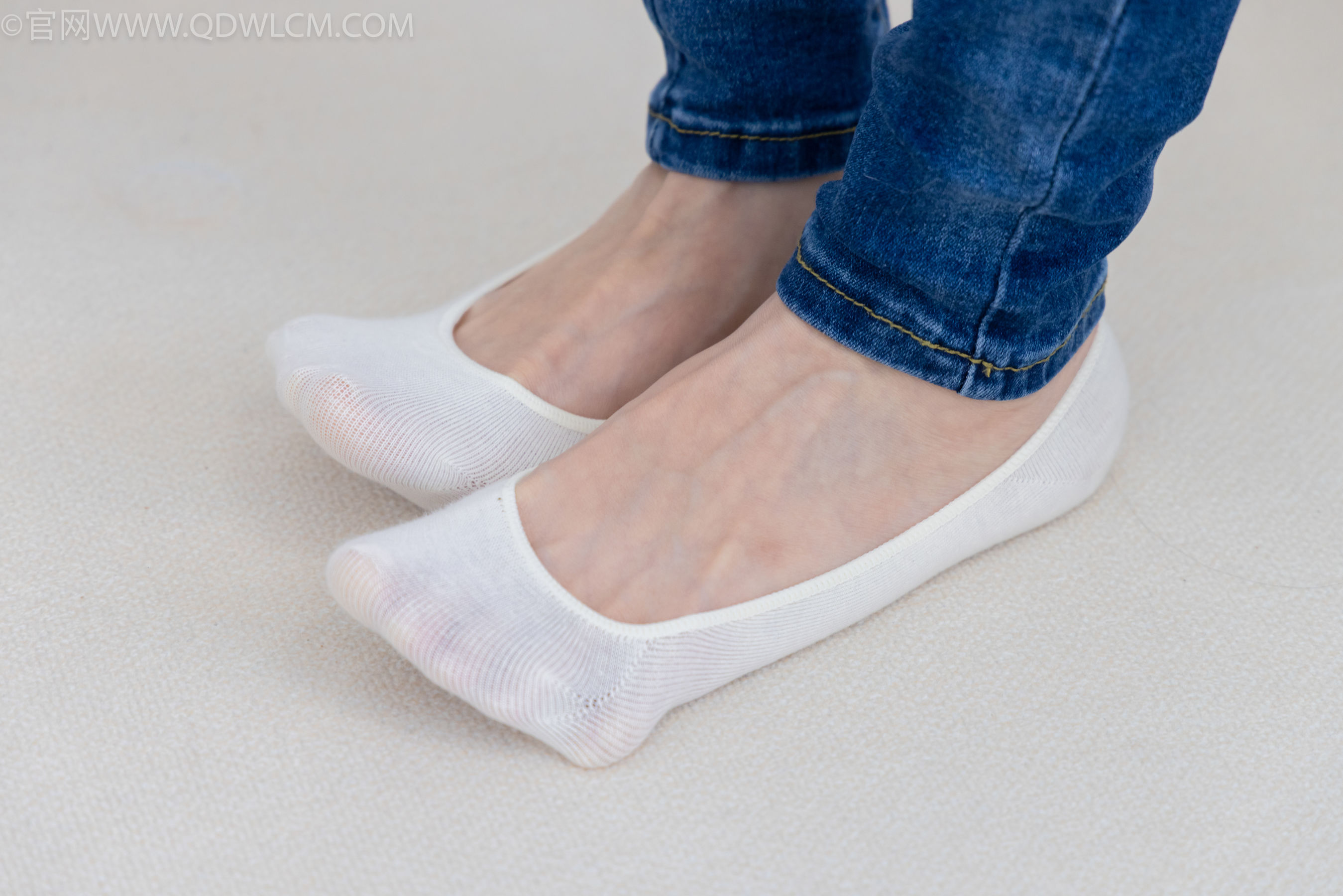 物恋传媒 No.2329 小竹 - 帆布鞋、白船袜、肚子疼揉肚子剧情/(158P)