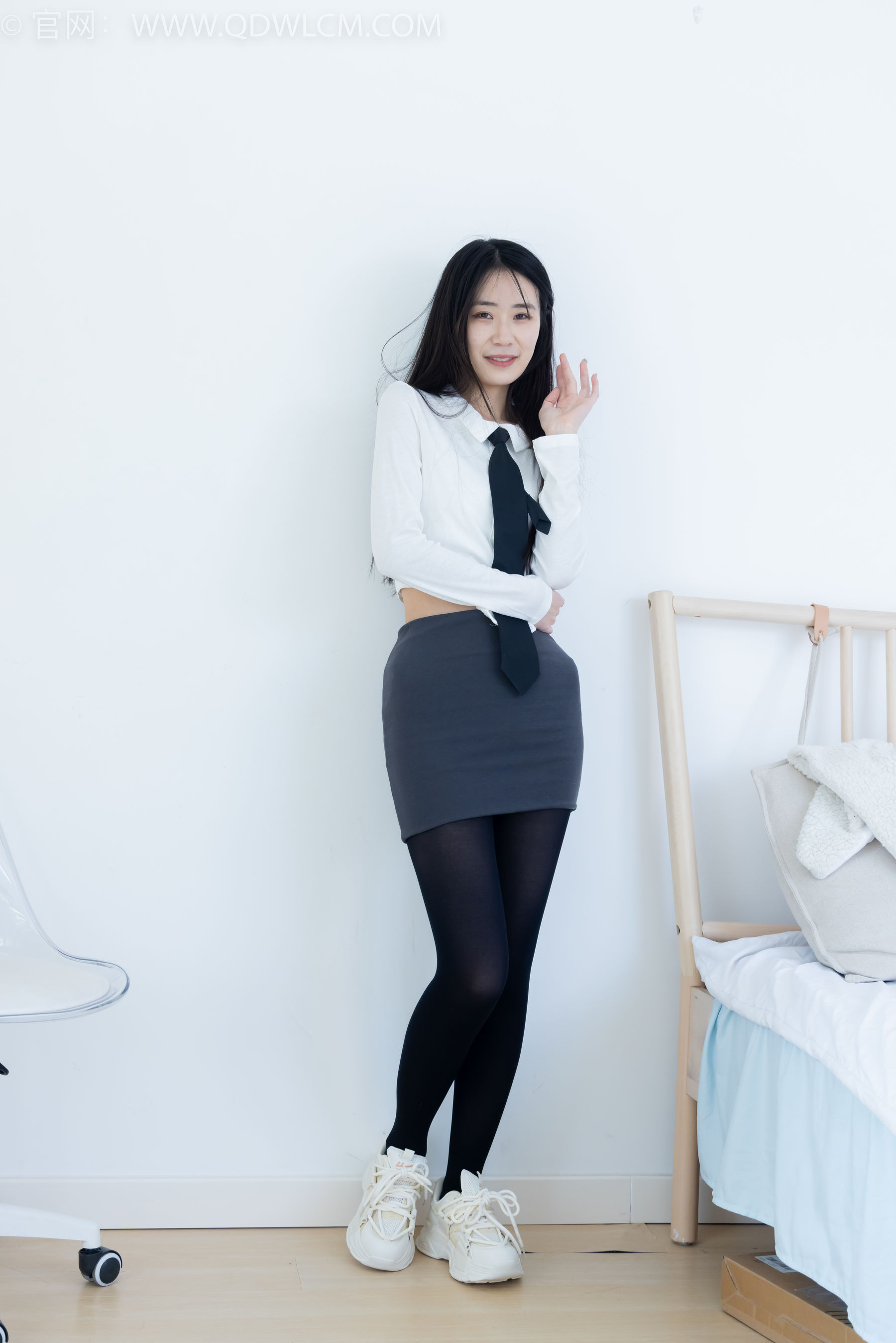 物恋传媒 No.2346 菜菜 - 运动鞋、厚黑丝、裸足/(167P)