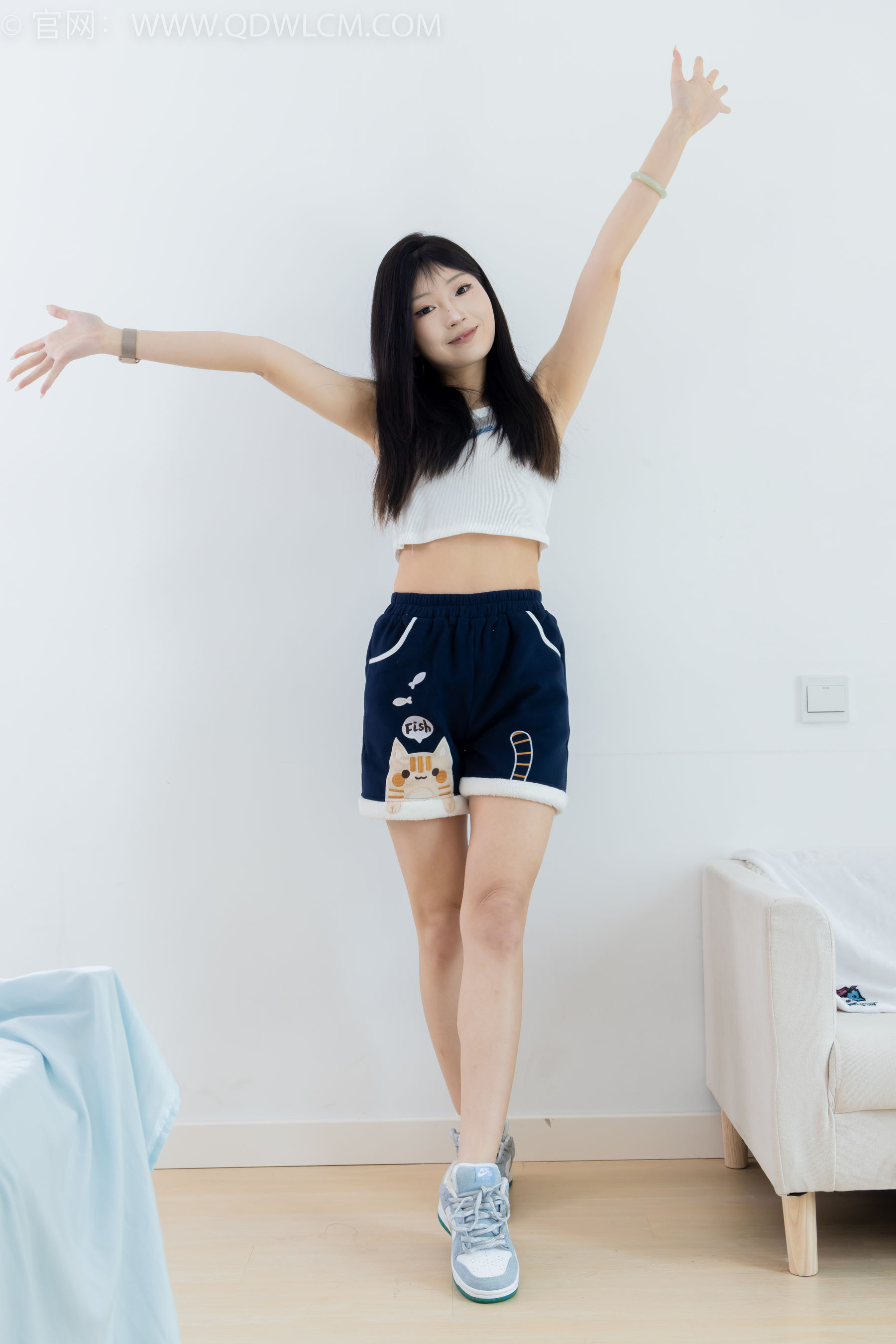 物恋传媒 No.2341 嘟嘟 - 板鞋、白棉袜、裸足、裸足涂精油/(190P)