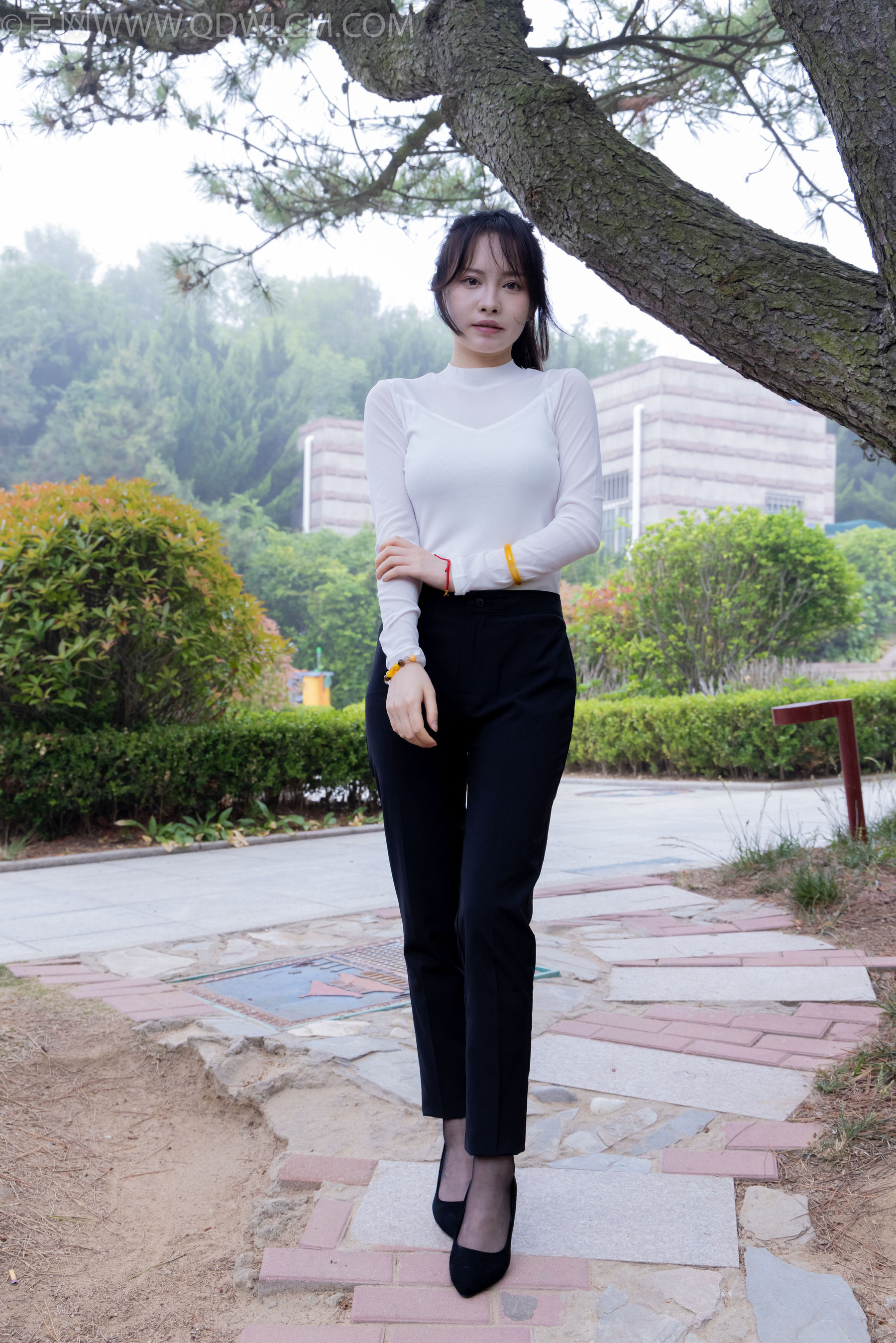 物恋传媒 No.2337 小酒 - 高跟鞋、短黑丝、短白丝/(315P)