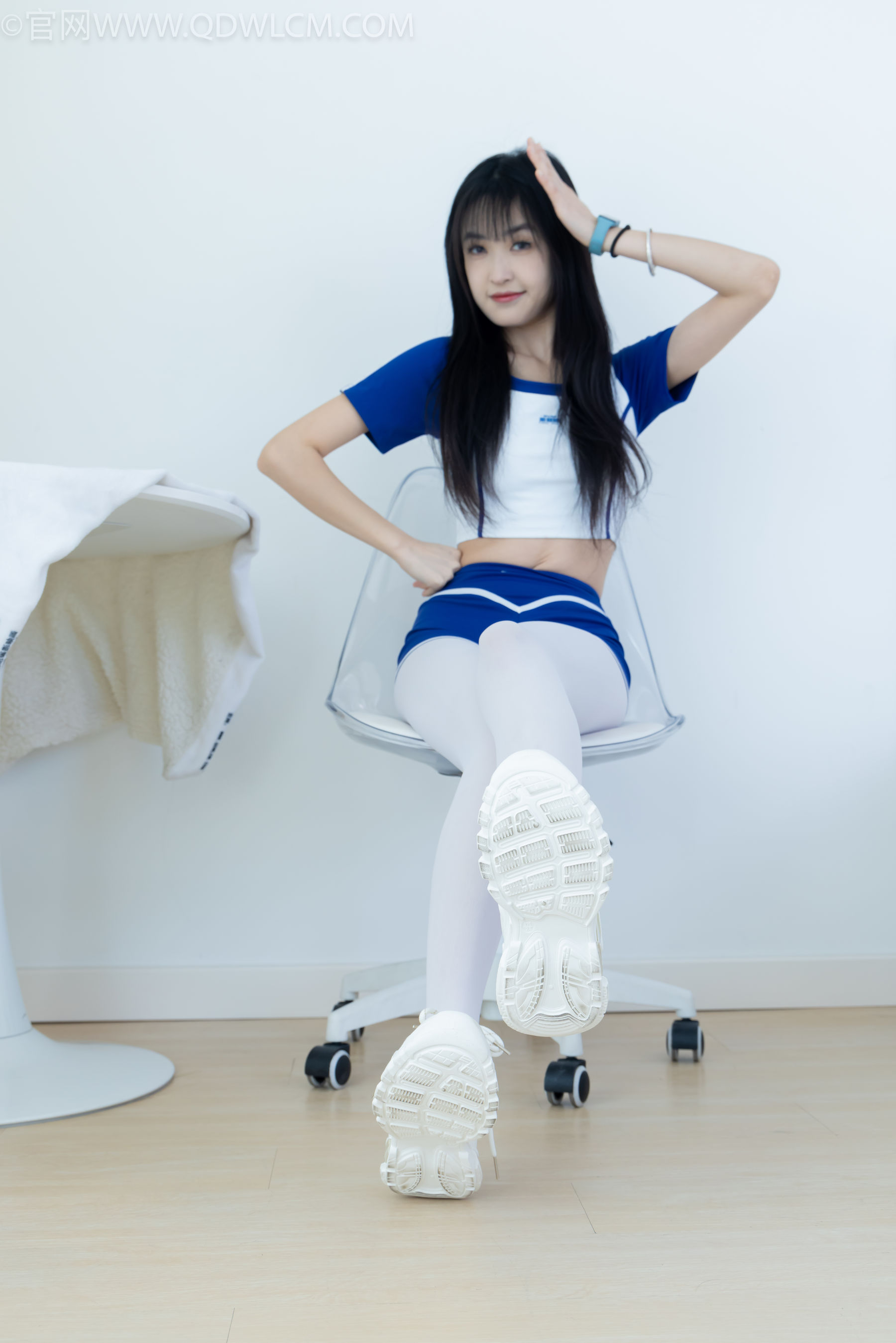 物恋传媒 No.2334 嘉木 - 运动鞋、厚白丝、裸足、裸足/(242P)