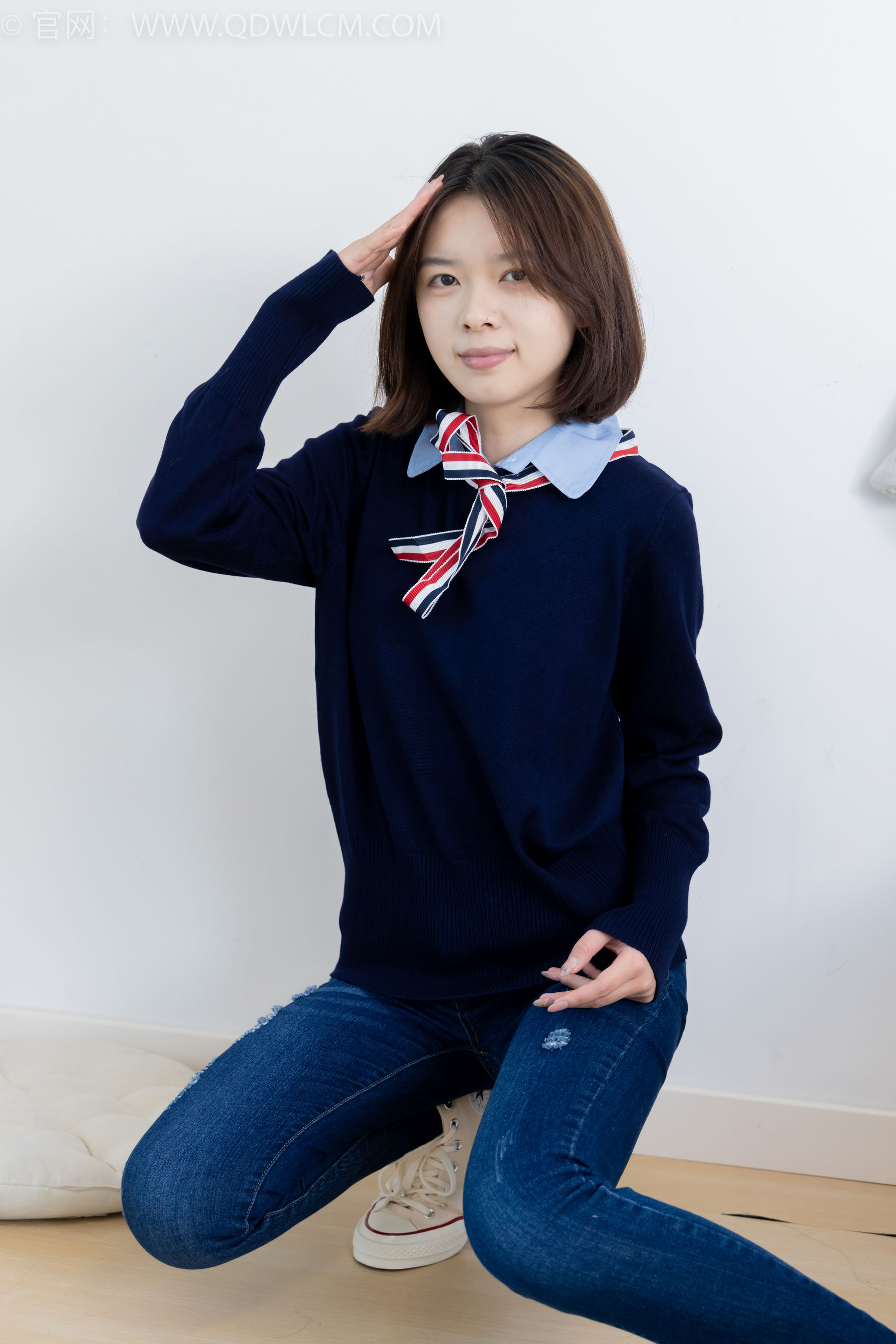 物恋传媒 No.2354 小悦 - 帆布鞋、白棉袜、裸足/(150P)