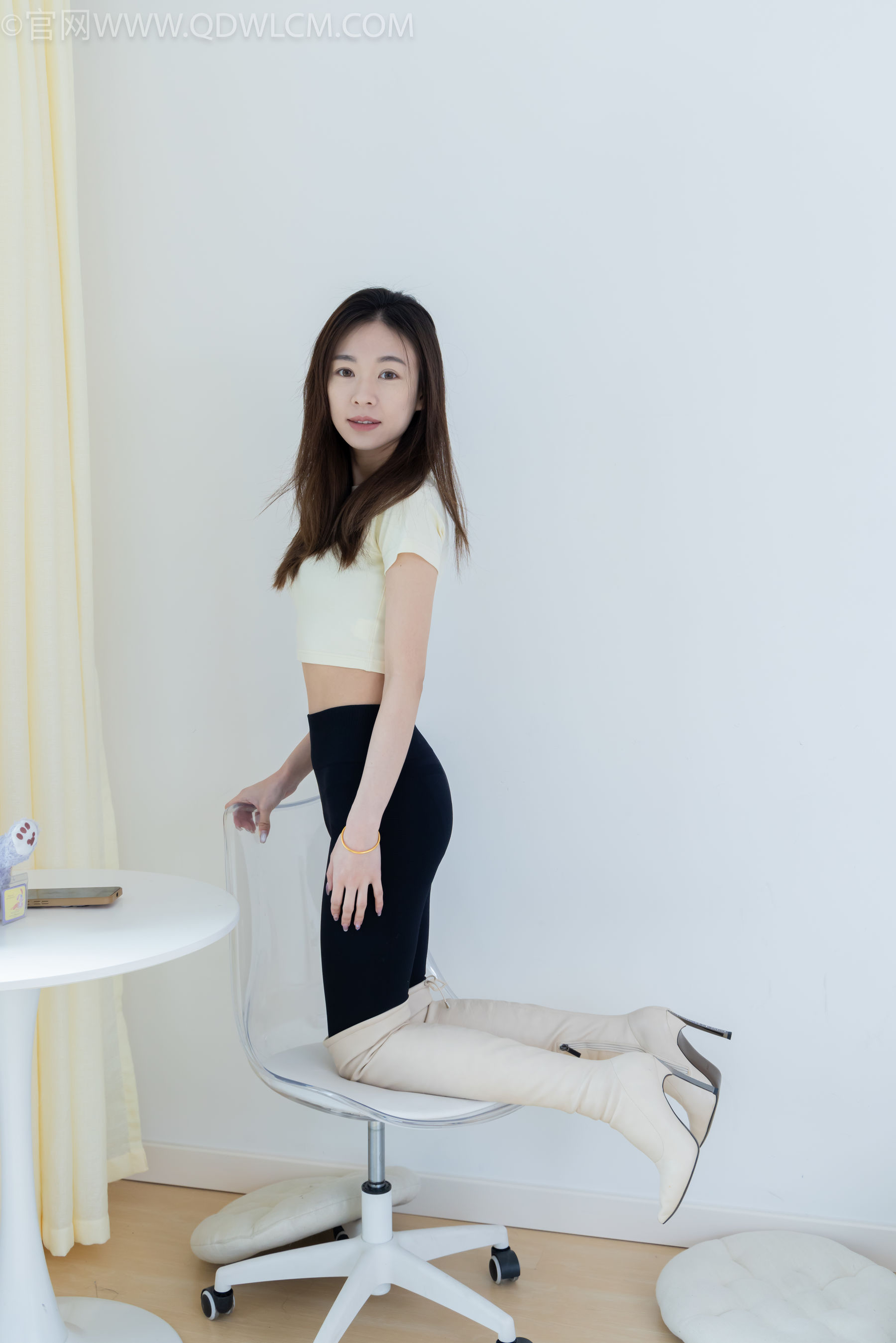 物恋传媒 No.2339 婷婷 - 长靴、白棉袜、裸足/(175P)