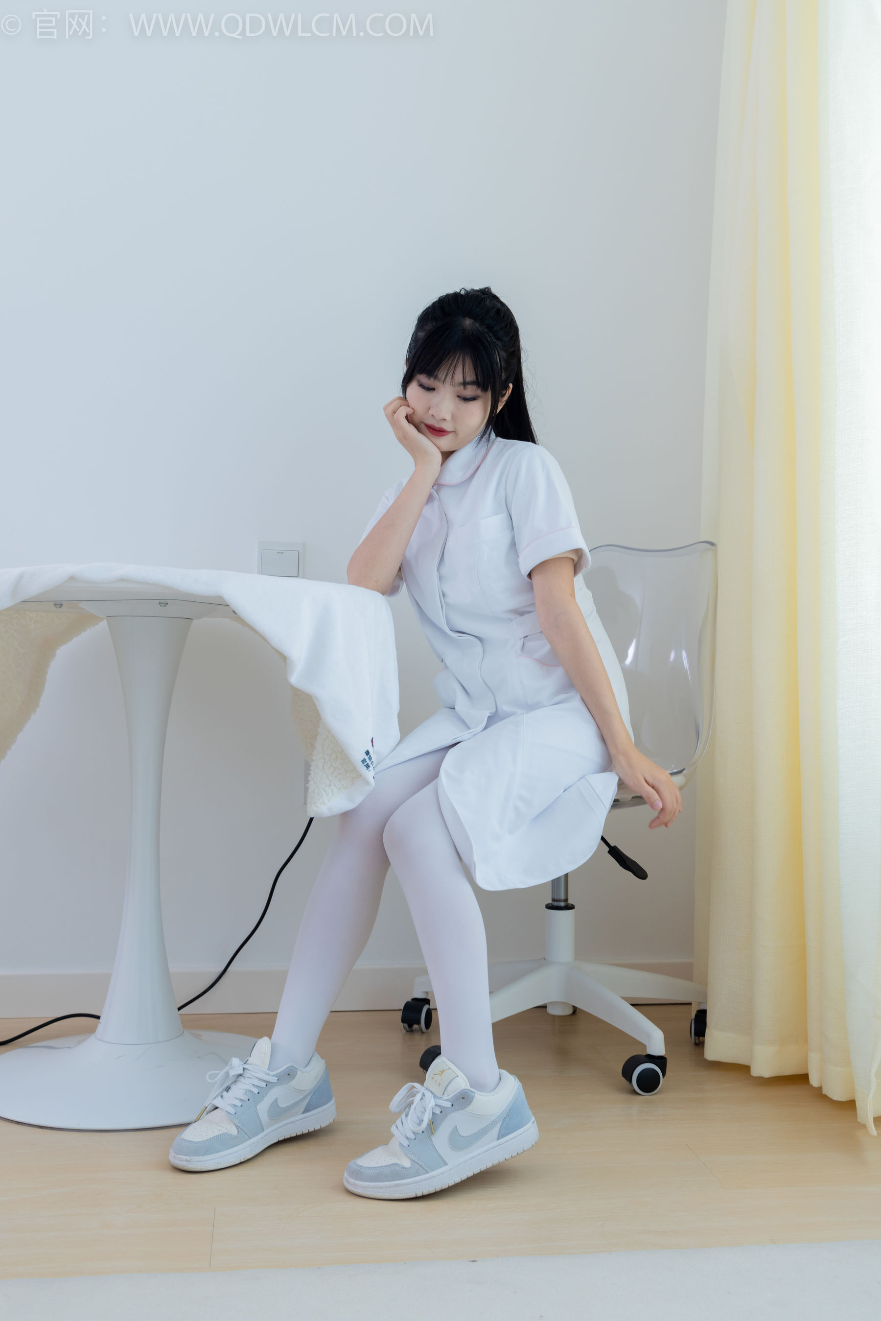 物恋传媒 No.2347 米米 - 板鞋、自然穿脏厚白丝、护士服/(170P)