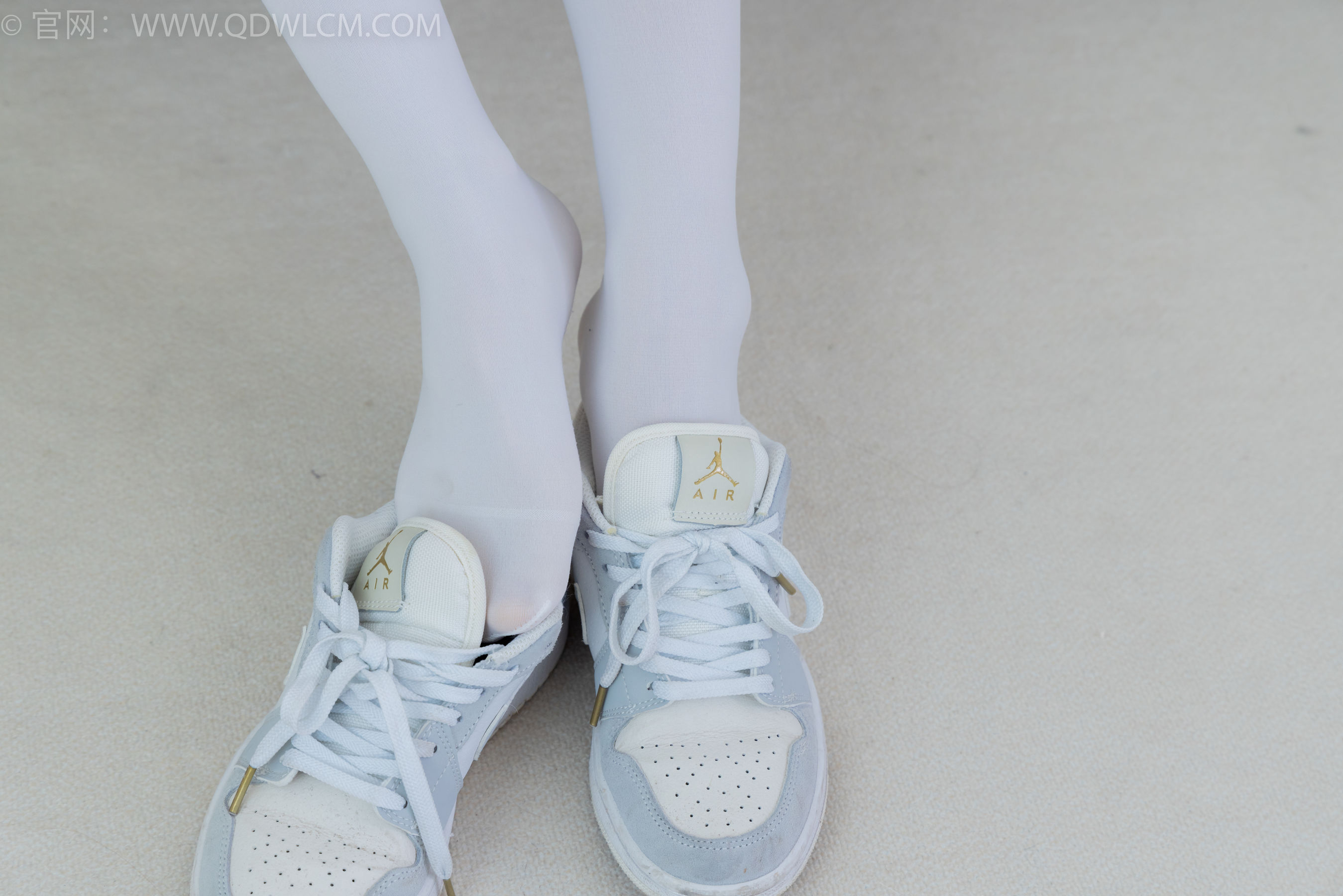 物恋传媒 No.2347 米米 - 板鞋、自然穿脏厚白丝、护士服/(170P)