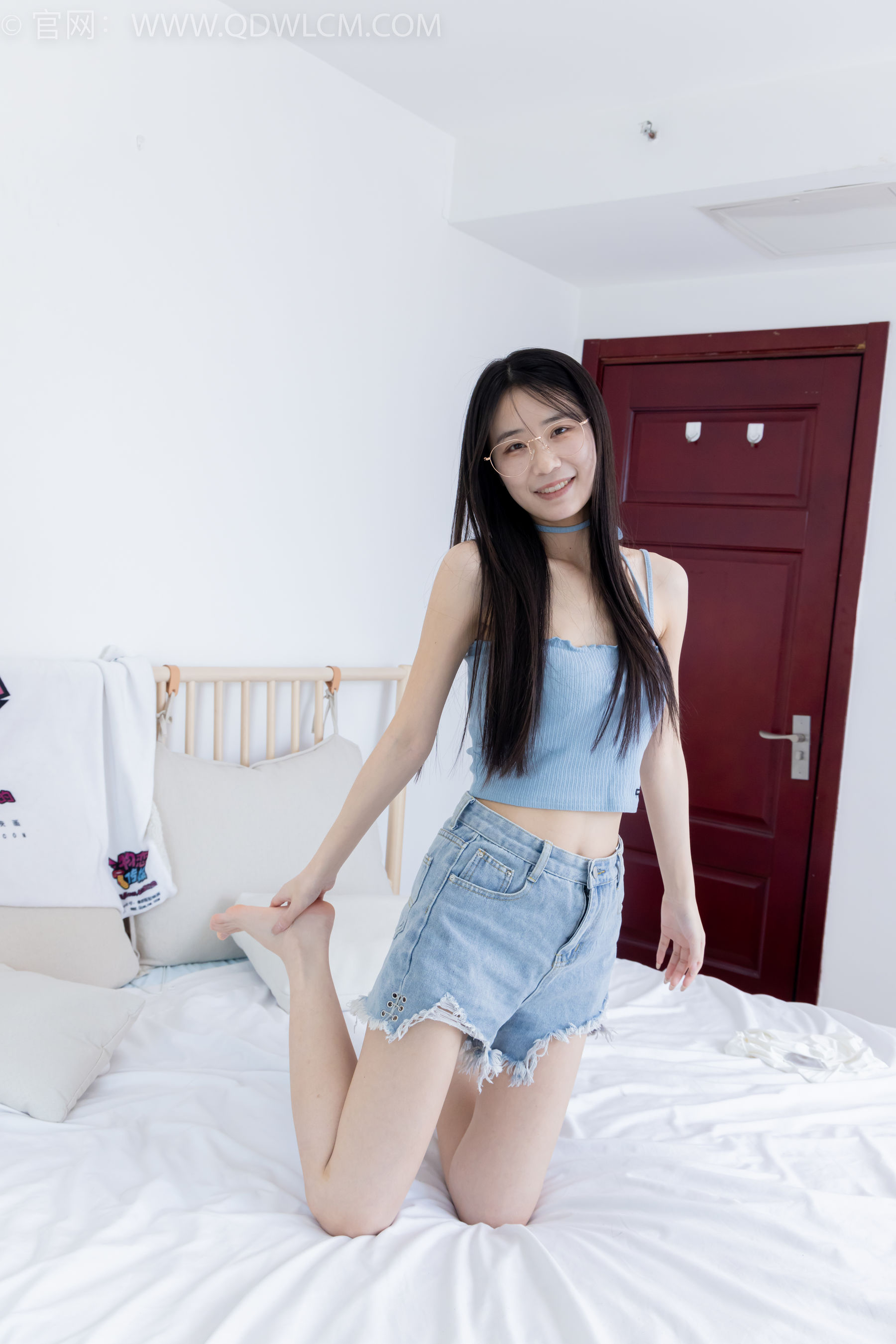 物恋传媒 No.2353 菜菜 - 木屐人字拖、薄黑丝、裸足/(155P)