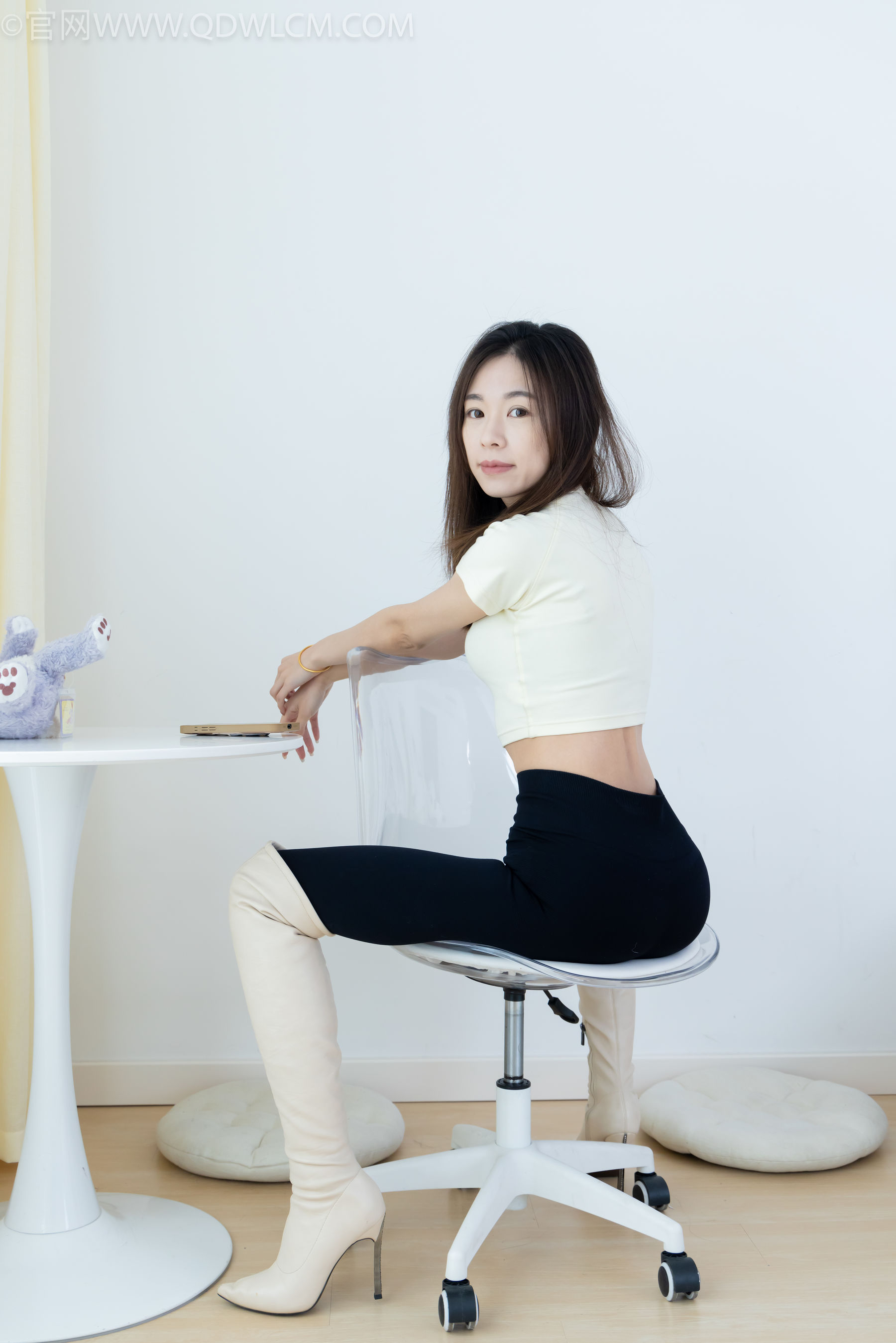 物恋传媒 No.2339 婷婷 - 长靴、白棉袜、裸足/(175P)