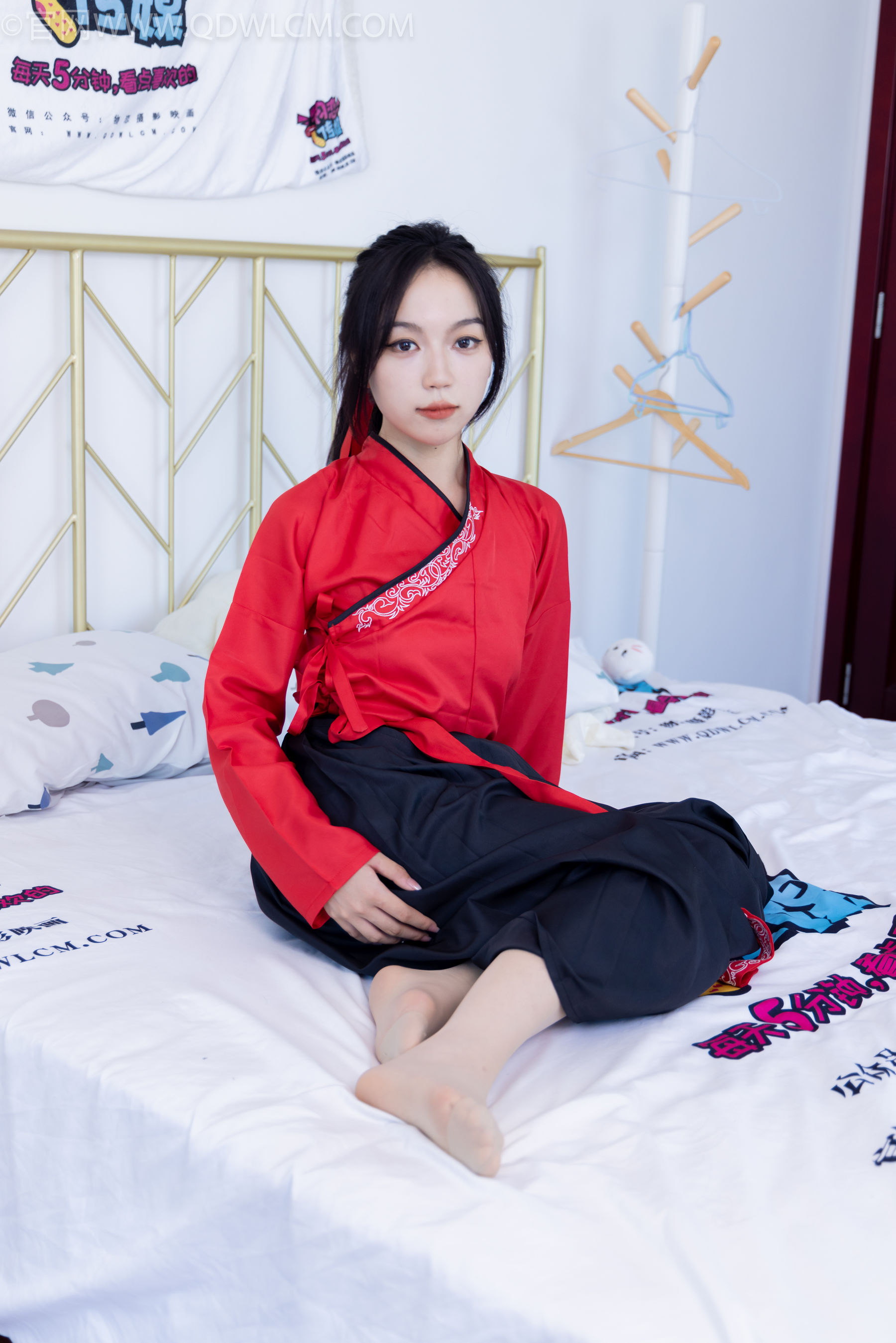 物恋传媒 No.2330 纱纱 - 汉服、皮鞋、白棉袜、薄肉丝/(219P)