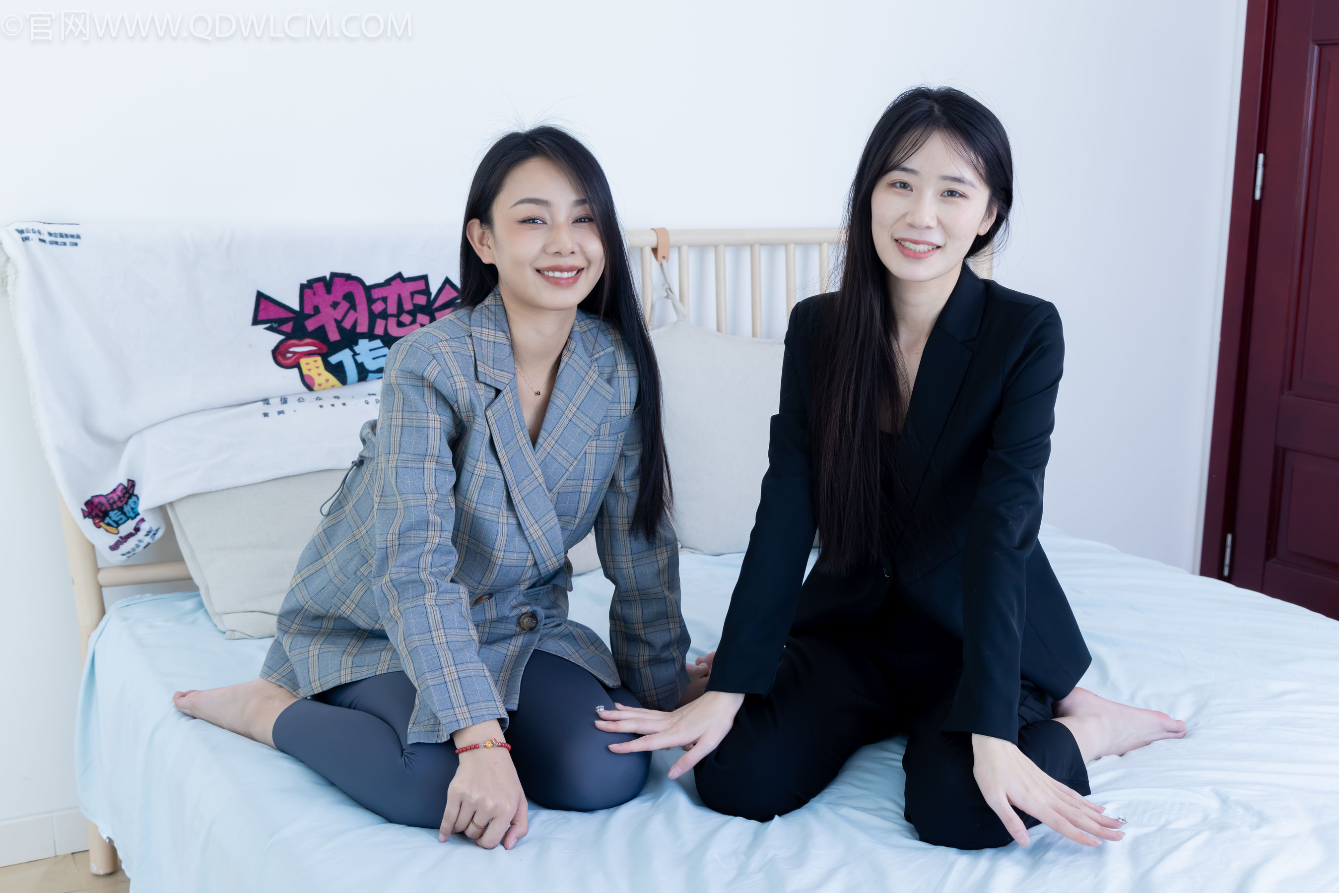 物恋传媒 No.2338 菜菜&岚岚 - 两双平底鞋、短黑丝、短肉丝/(169P)