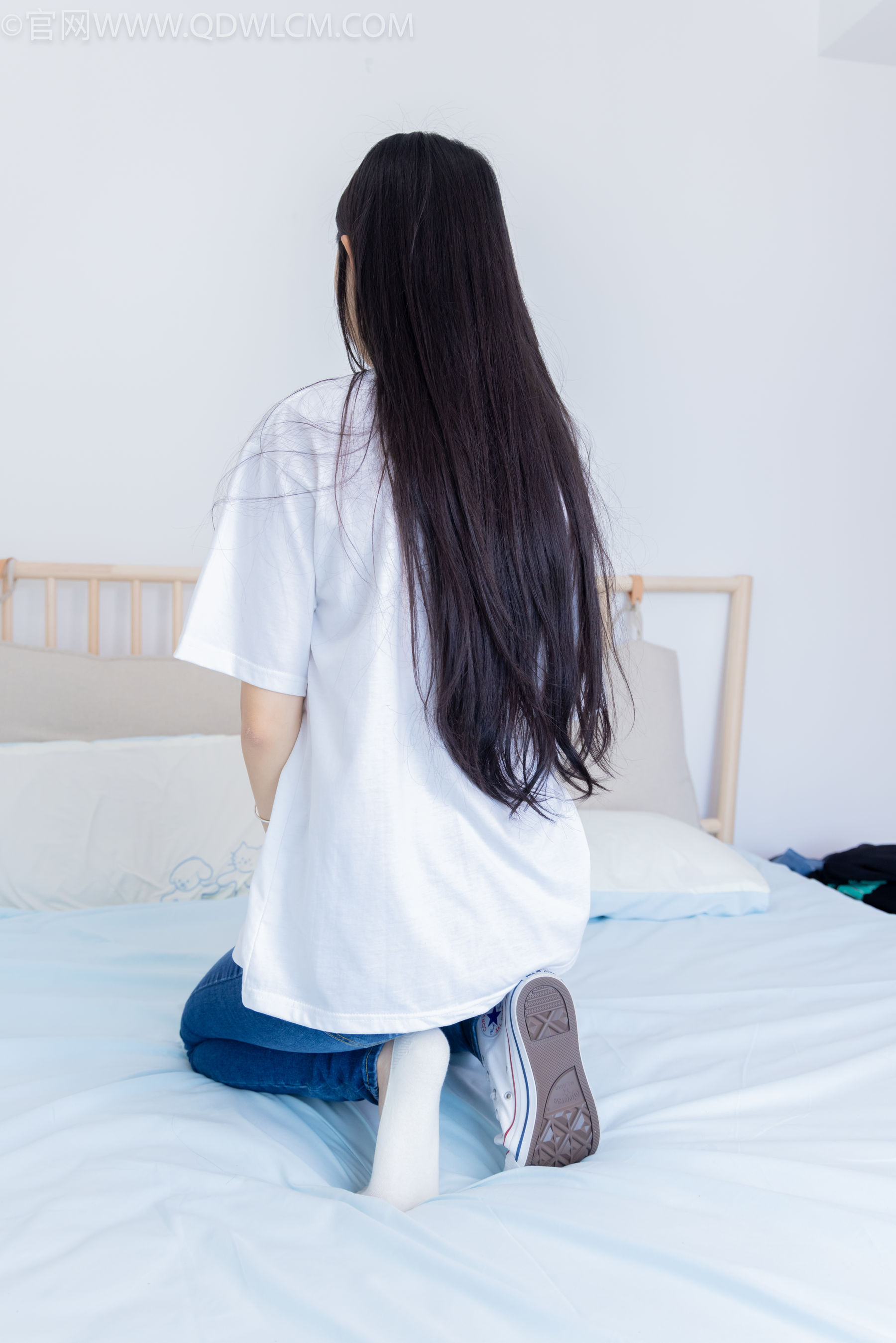 物恋传媒 No.2329 小竹 - 帆布鞋、白船袜、肚子疼揉肚子剧情/(158P)