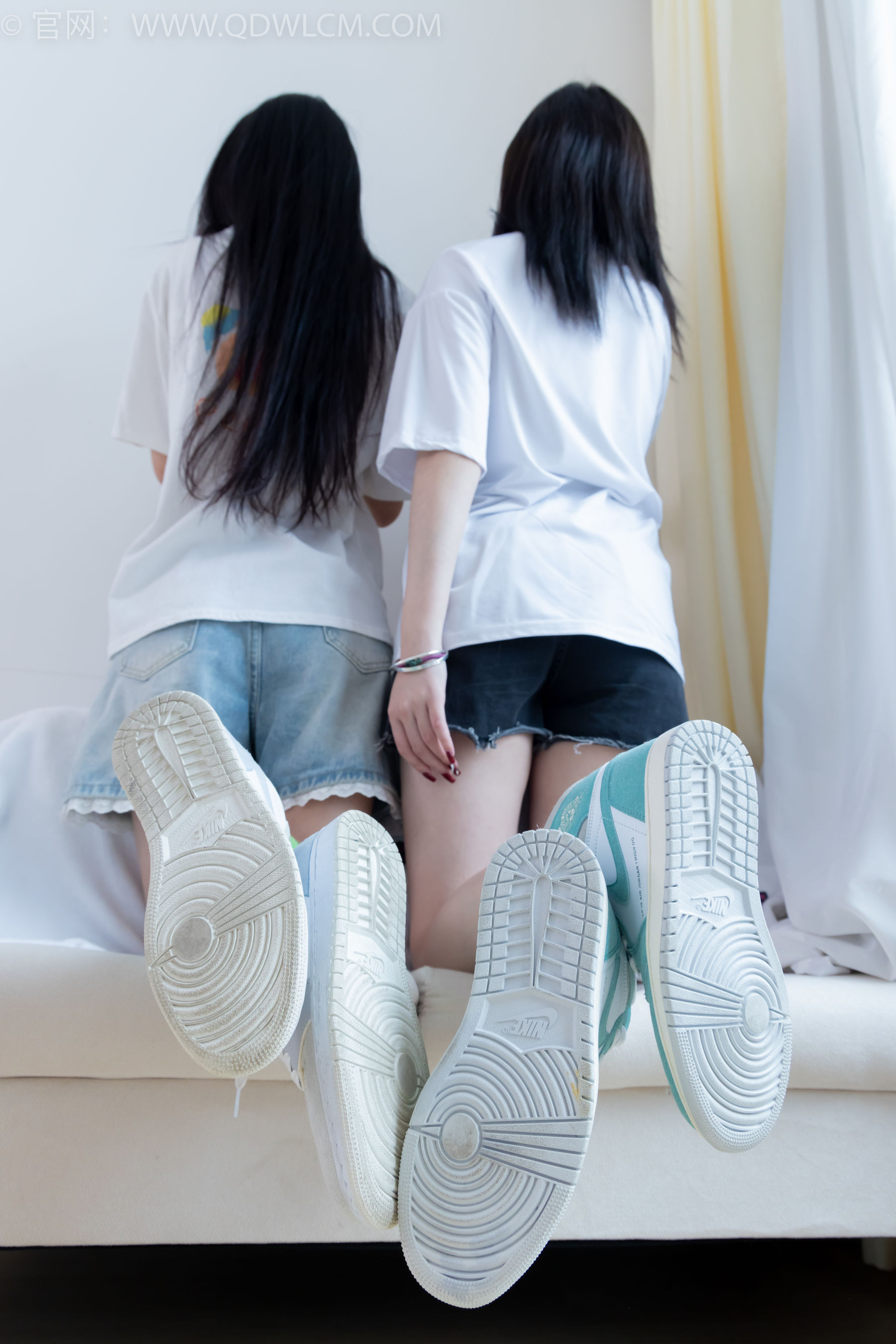 物恋传媒 No.2345 茯苓&恬恬 - 两双板鞋、红棉袜、绿棉袜、裸足/(165P)