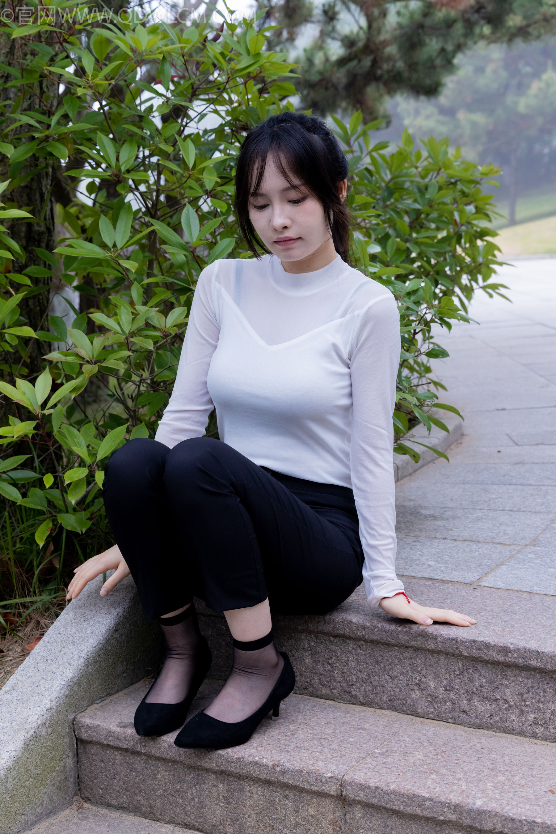 物恋传媒 No.2337 小酒 - 高跟鞋、短黑丝、短白丝/(315P)