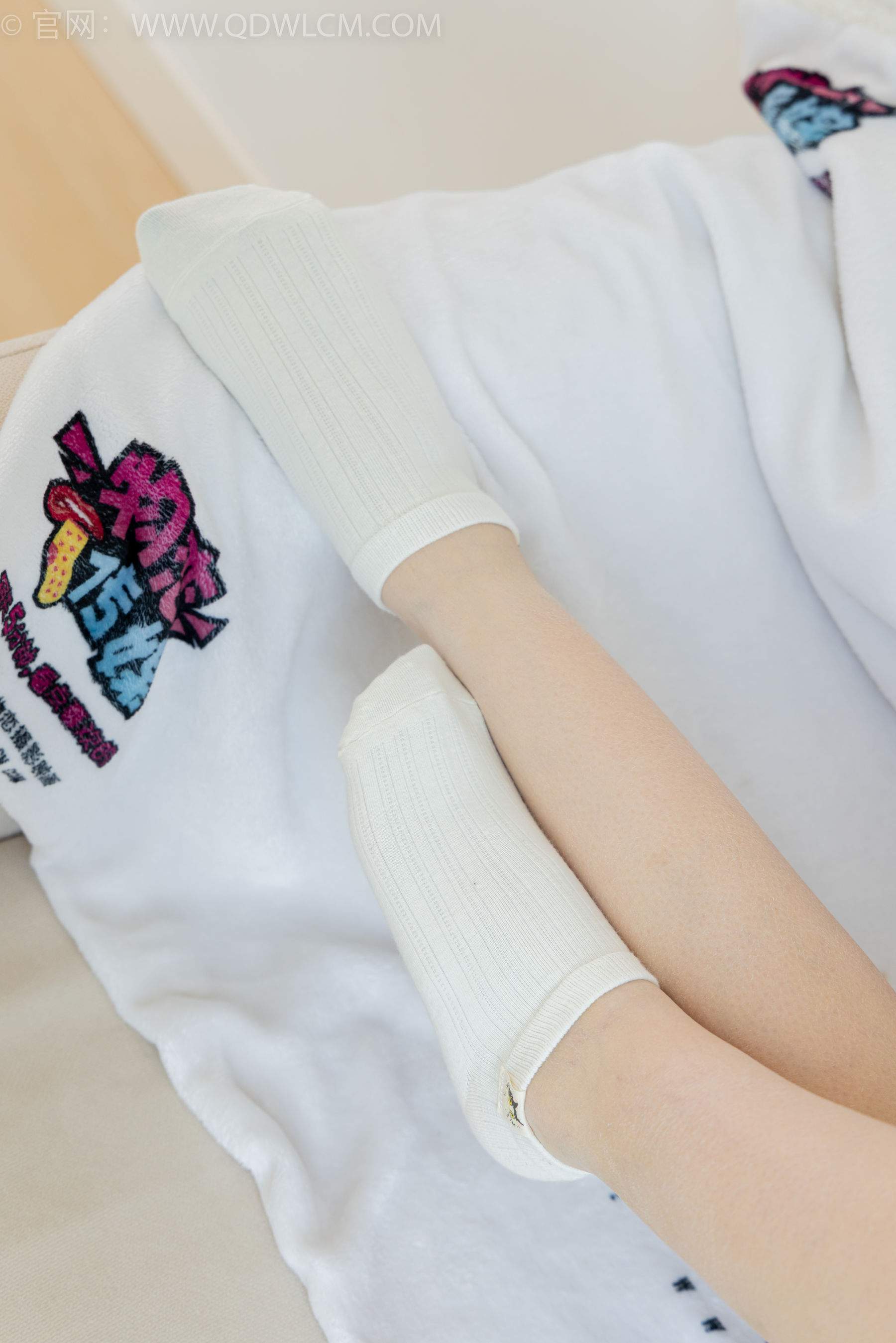 物恋传媒 No.2348 小曦 - 板鞋、白棉袜、裸足/(155P)