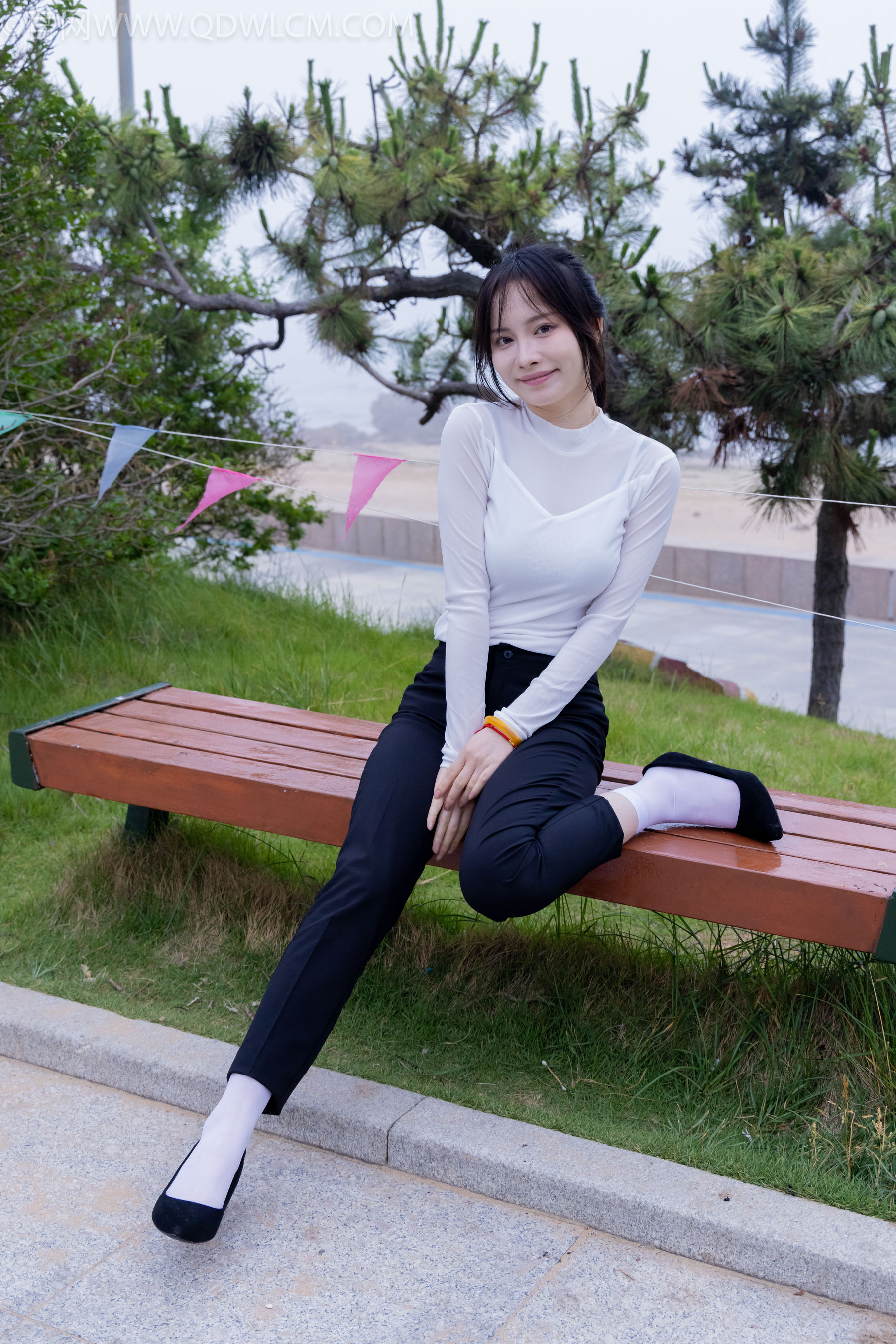 物恋传媒 No.2337 小酒 - 高跟鞋、短黑丝、短白丝/(315P)