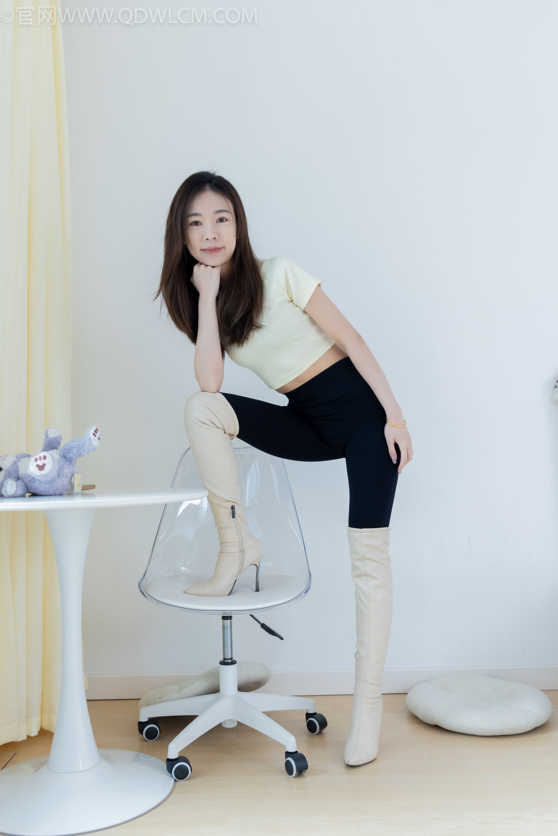 物恋传媒 No.2339 婷婷 - 长靴、白棉袜、裸足/(175P)