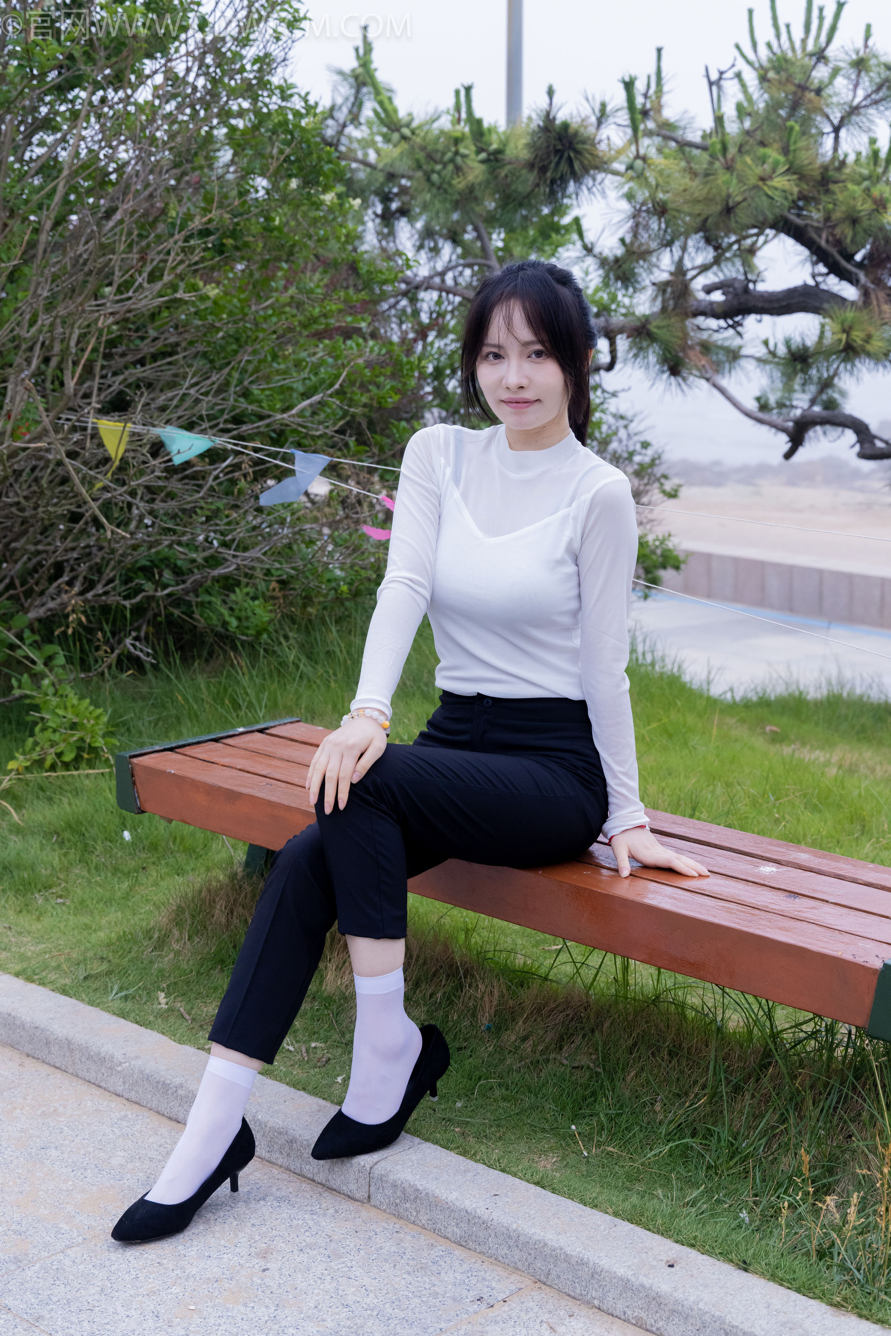 物恋传媒 No.2337 小酒 - 高跟鞋、短黑丝、短白丝/(315P)