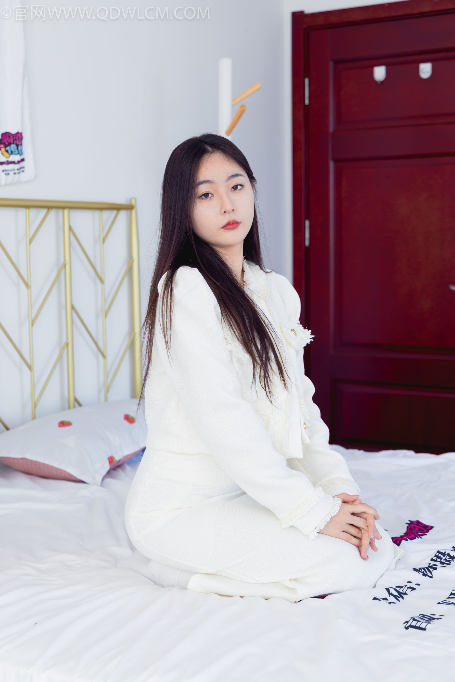 物恋传媒 No.2335 美兔 - 布鞋、长靴、白棉袜、薄肉丝/(227P)