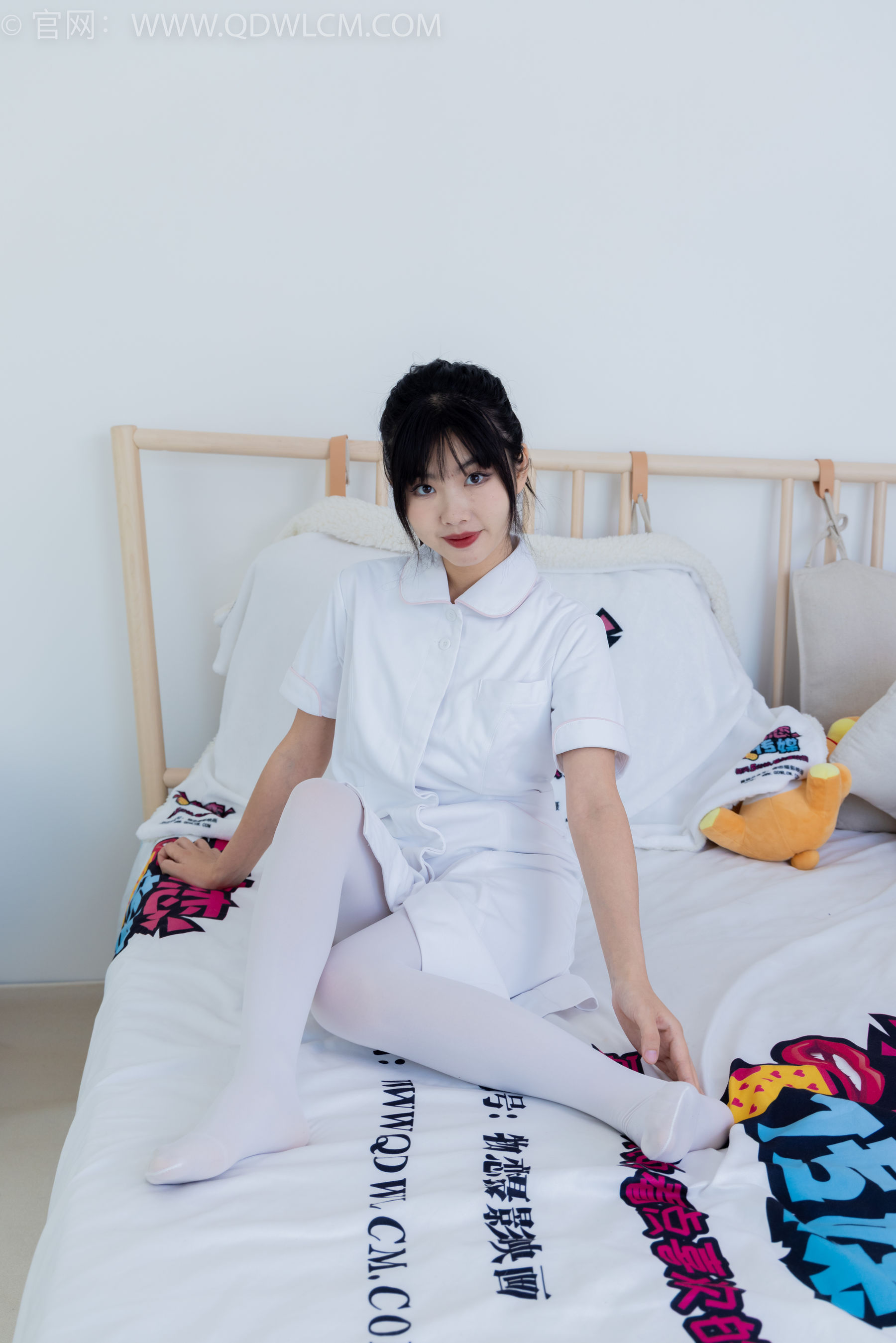 物恋传媒 No.2347 米米 - 板鞋、自然穿脏厚白丝、护士服/(170P)