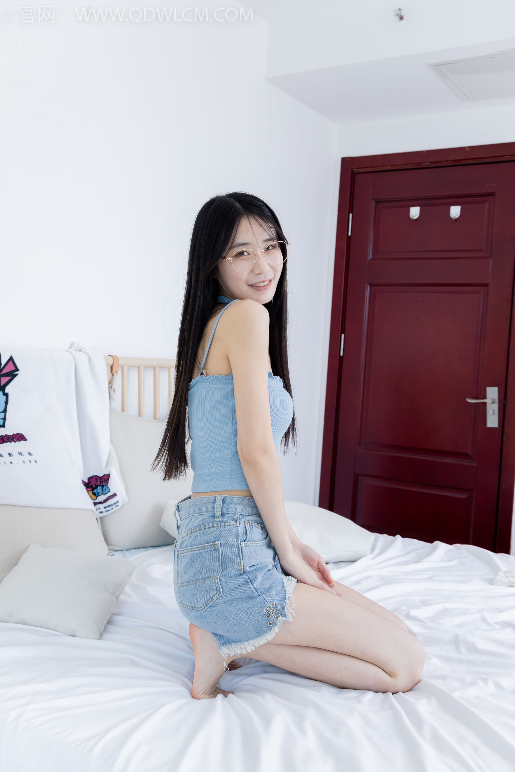 物恋传媒 No.2353 菜菜 - 木屐人字拖、薄黑丝、裸足/(155P)