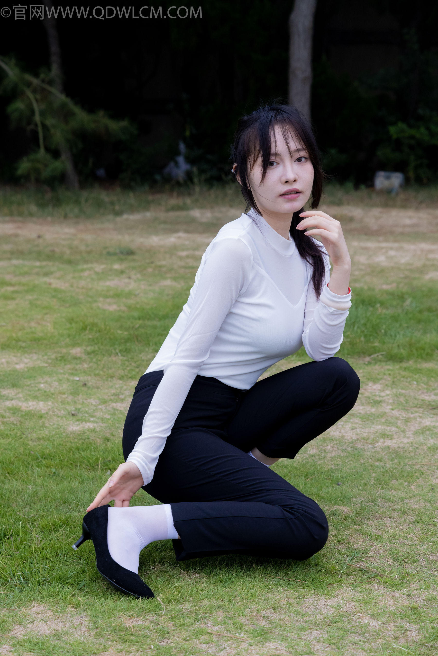 物恋传媒 No.2337 小酒 - 高跟鞋、短黑丝、短白丝/(315P)