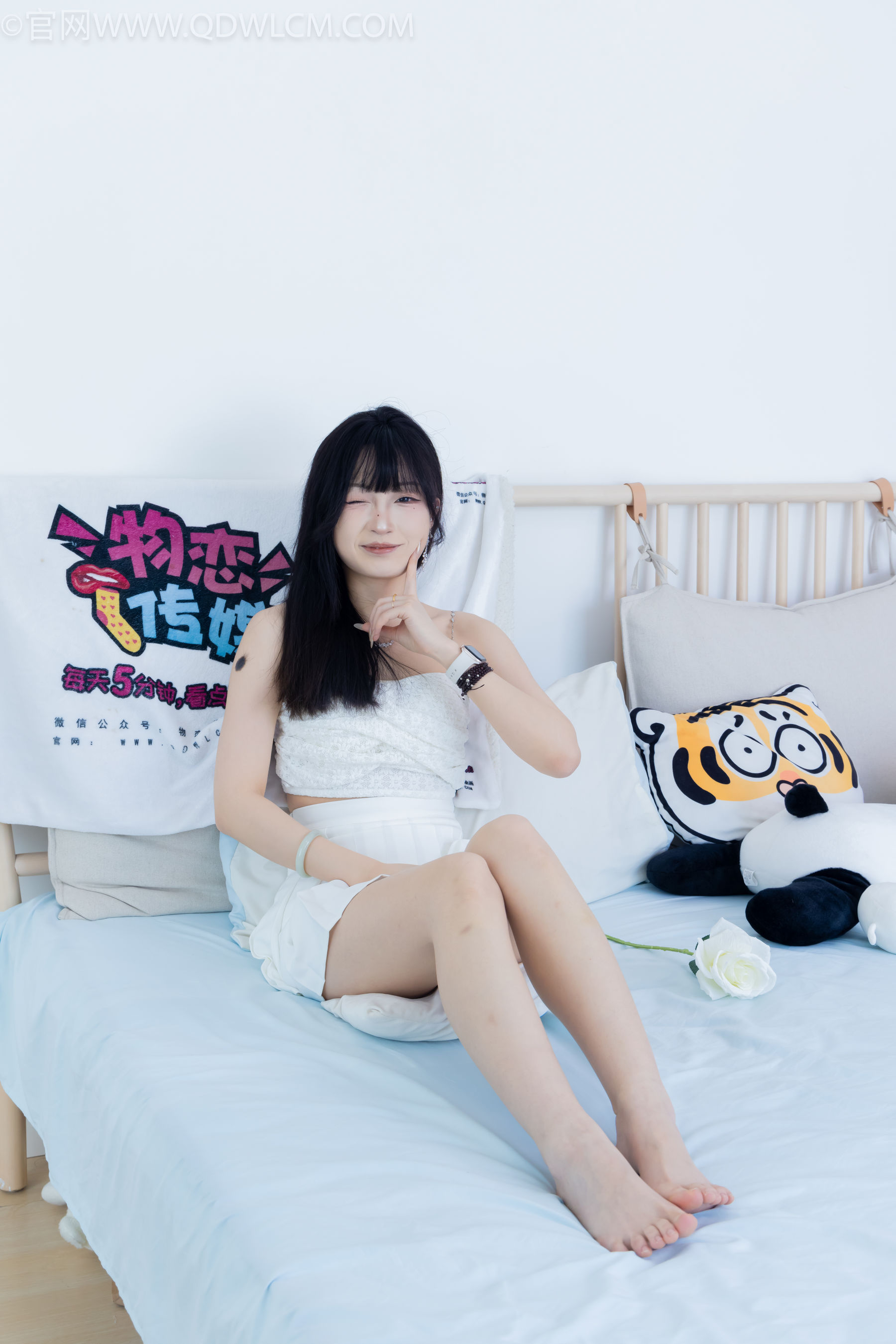 物恋传媒 No.2325 嘟嘟 - 透明高跟鞋、高跟凉鞋、白船袜、裸足/(156P)