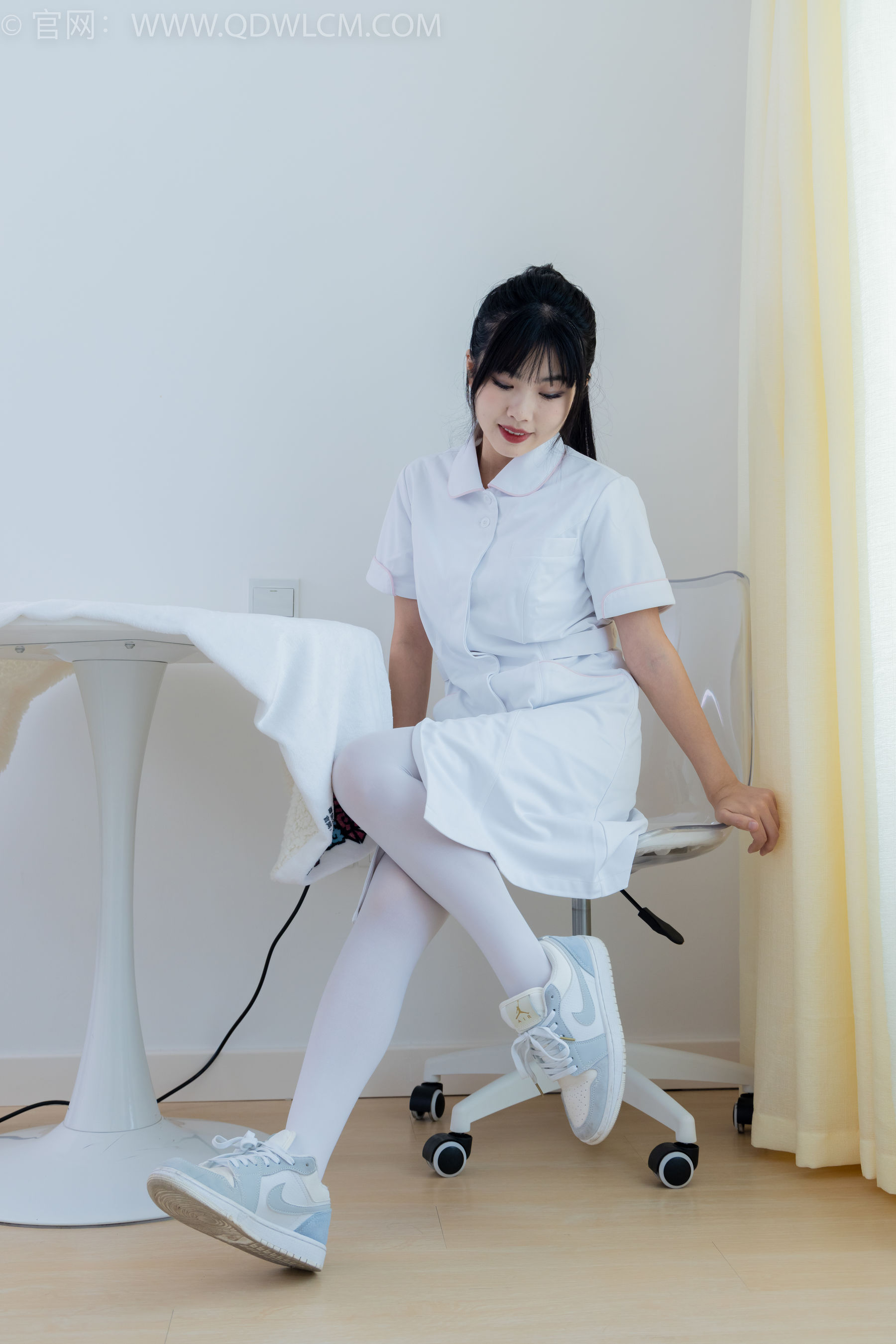 物恋传媒 No.2347 米米 - 板鞋、自然穿脏厚白丝、护士服/(170P)