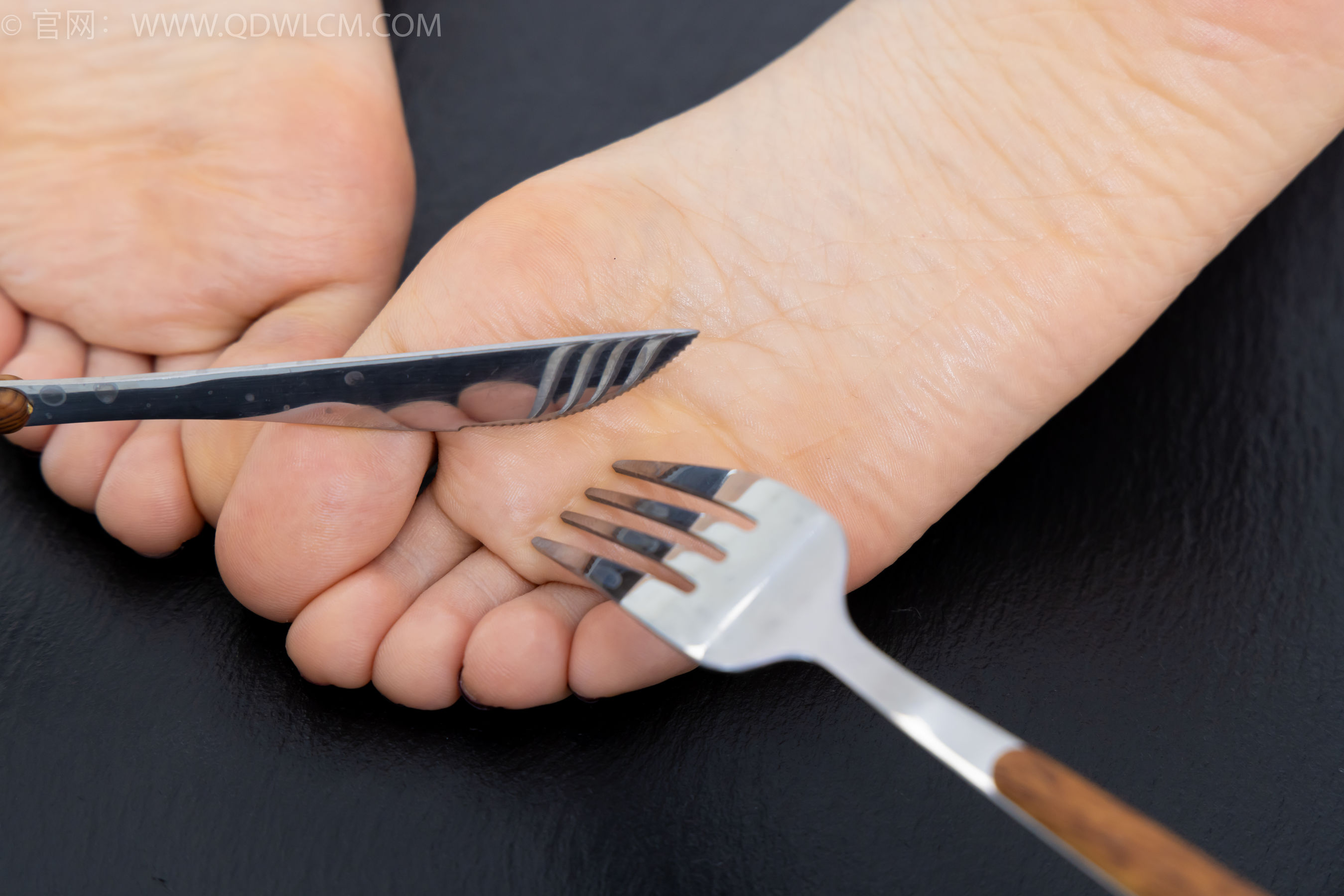 物恋传媒 No.2341 嘟嘟 - 板鞋、白棉袜、裸足、裸足涂精油/(190P)