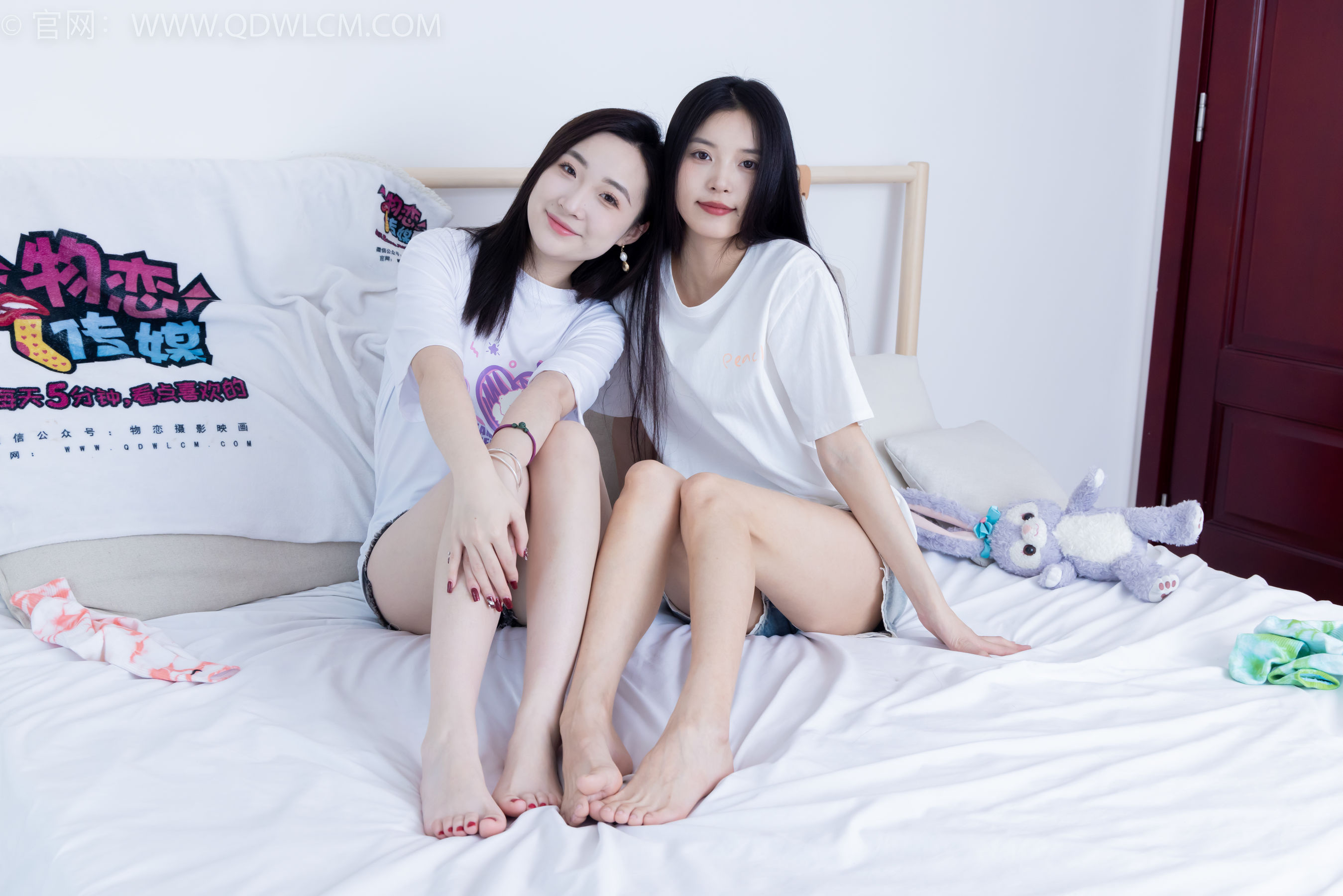 物恋传媒 No.2345 茯苓&恬恬 - 两双板鞋、红棉袜、绿棉袜、裸足/(165P)