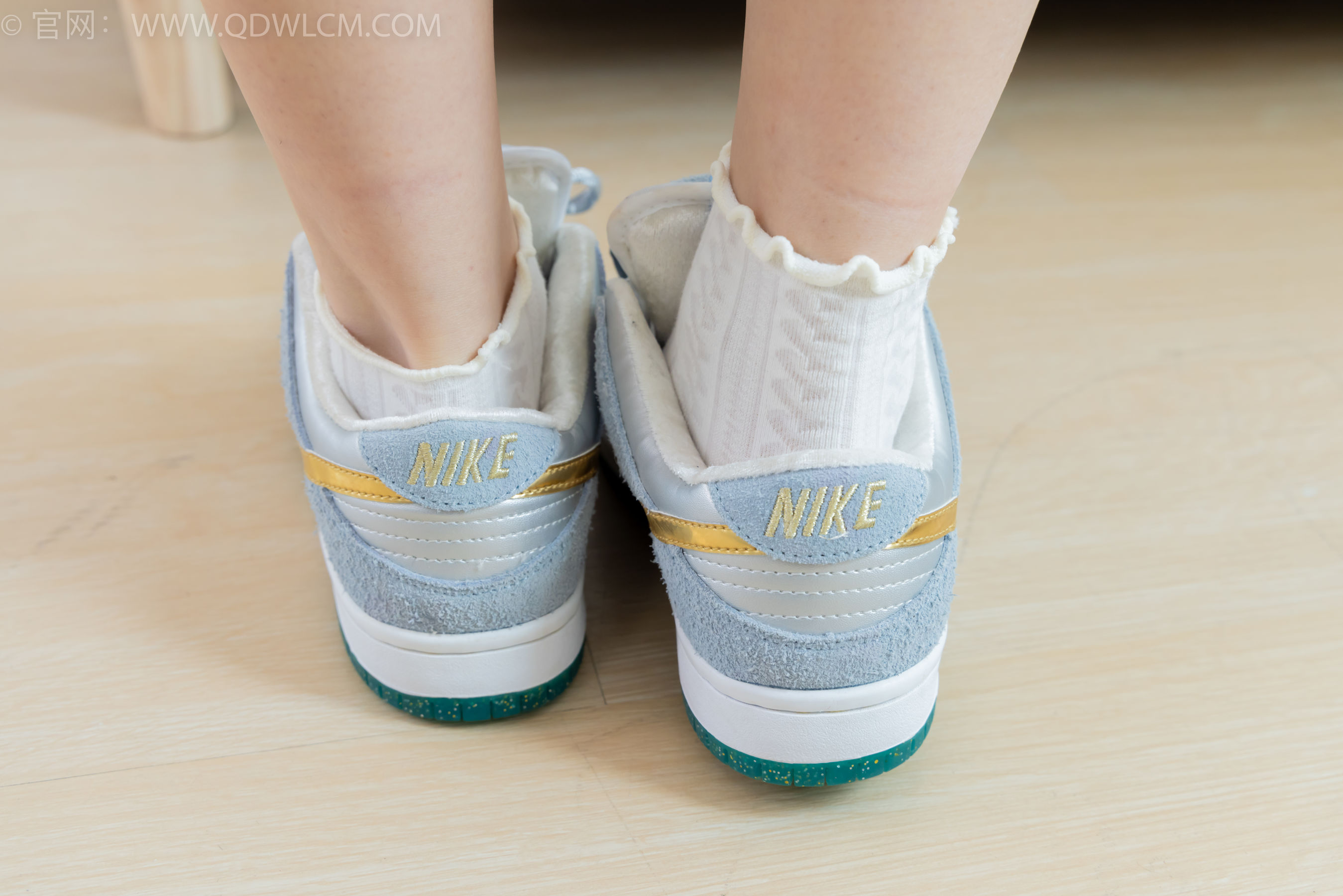 物恋传媒 No.2341 嘟嘟 - 板鞋、白棉袜、裸足、裸足涂精油/(190P)