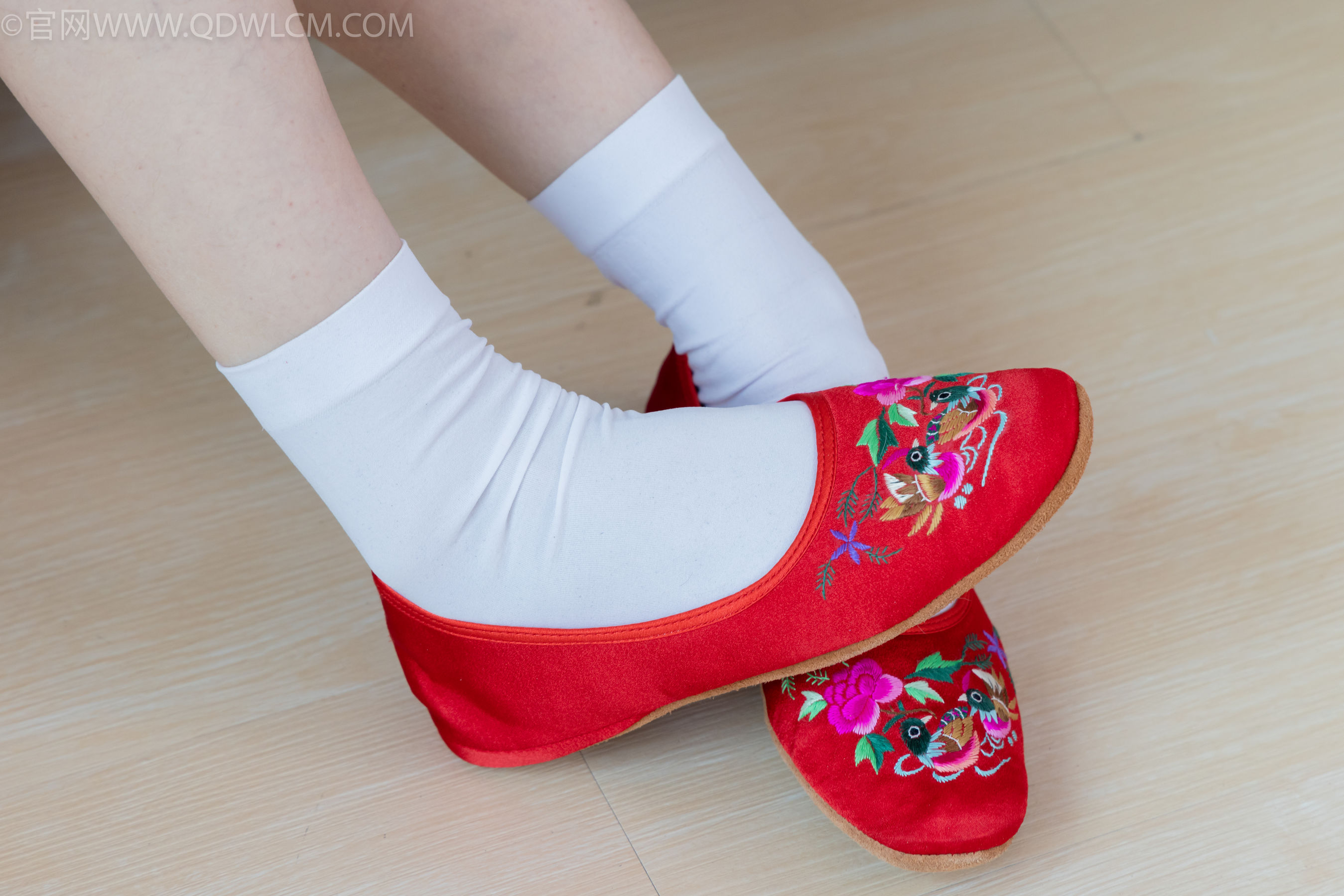 物恋传媒 No.2328 绒绒 - 汉服、布鞋、白棉袜、红色船袜/(174P)