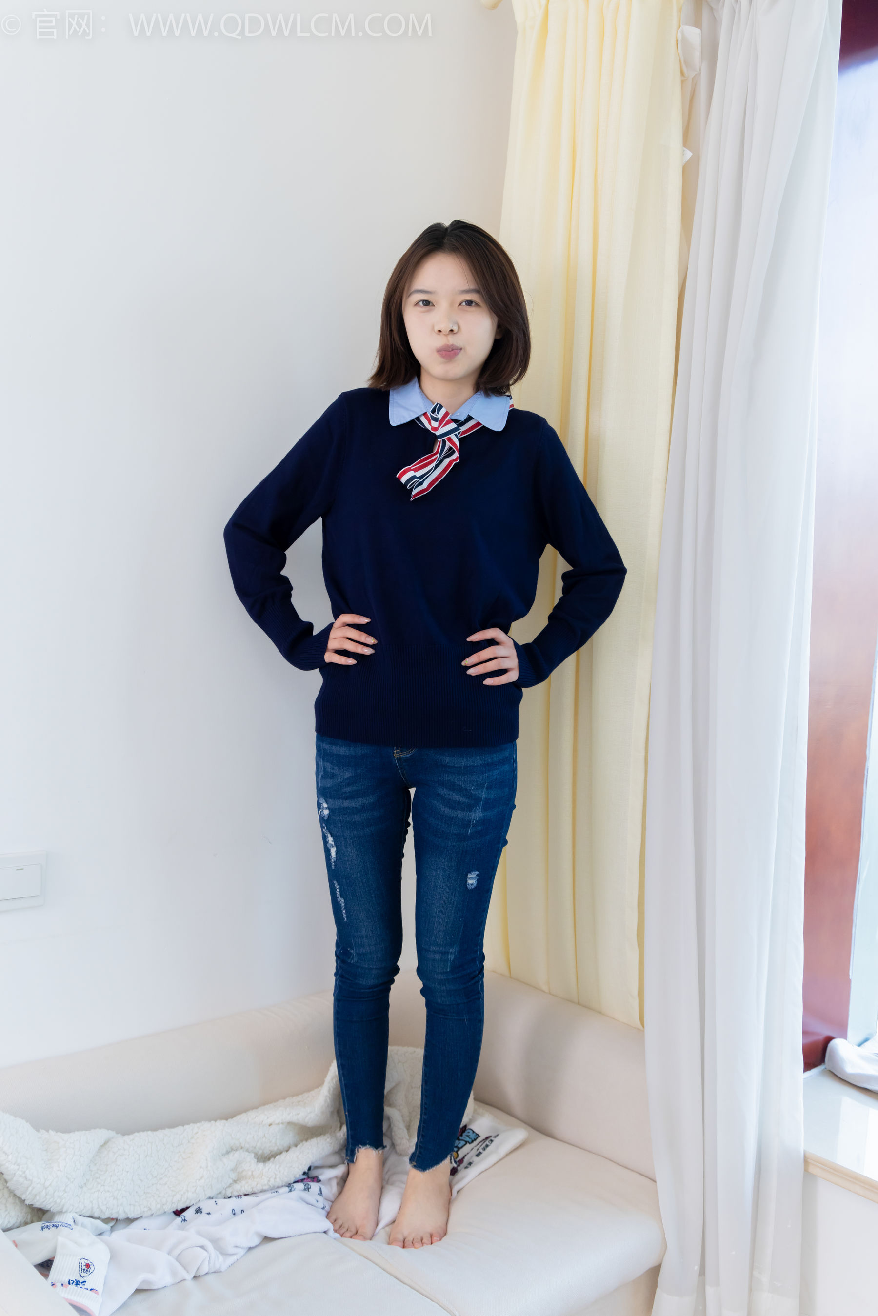 物恋传媒 No.2354 小悦 - 帆布鞋、白棉袜、裸足/(150P)