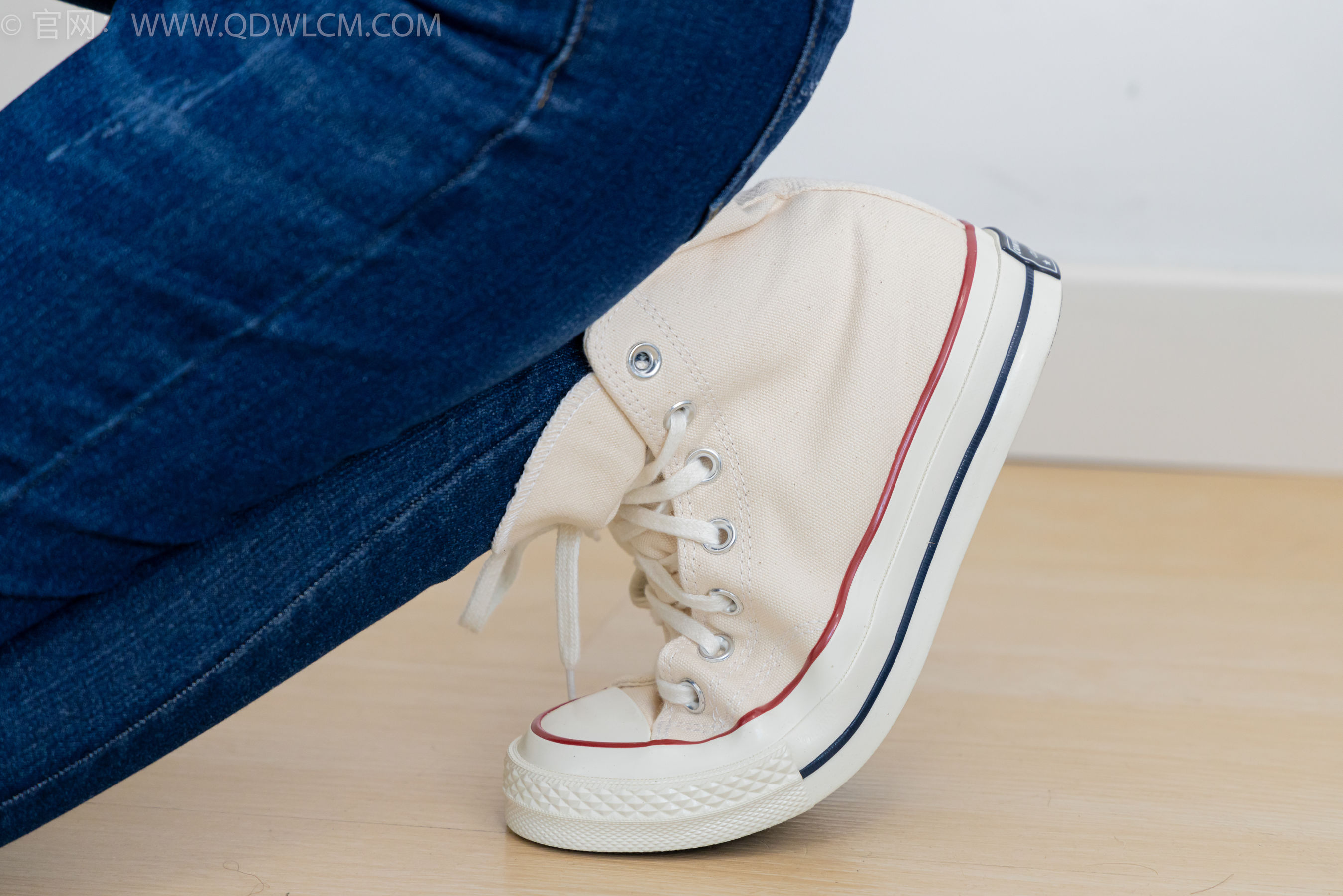 物恋传媒 No.2354 小悦 - 帆布鞋、白棉袜、裸足/(150P)