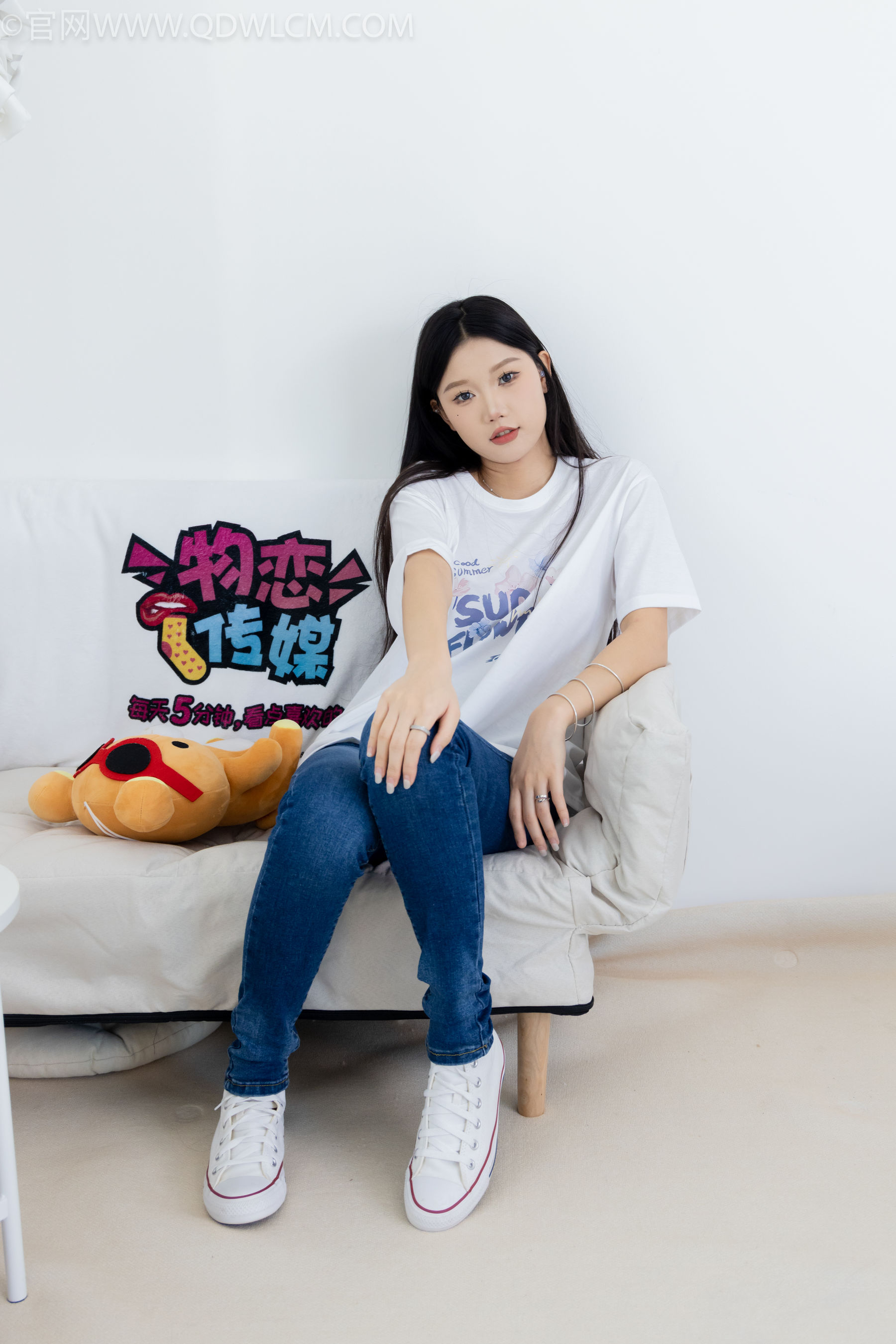 物恋传媒 No.2329 小竹 - 帆布鞋、白船袜、肚子疼揉肚子剧情/(158P)