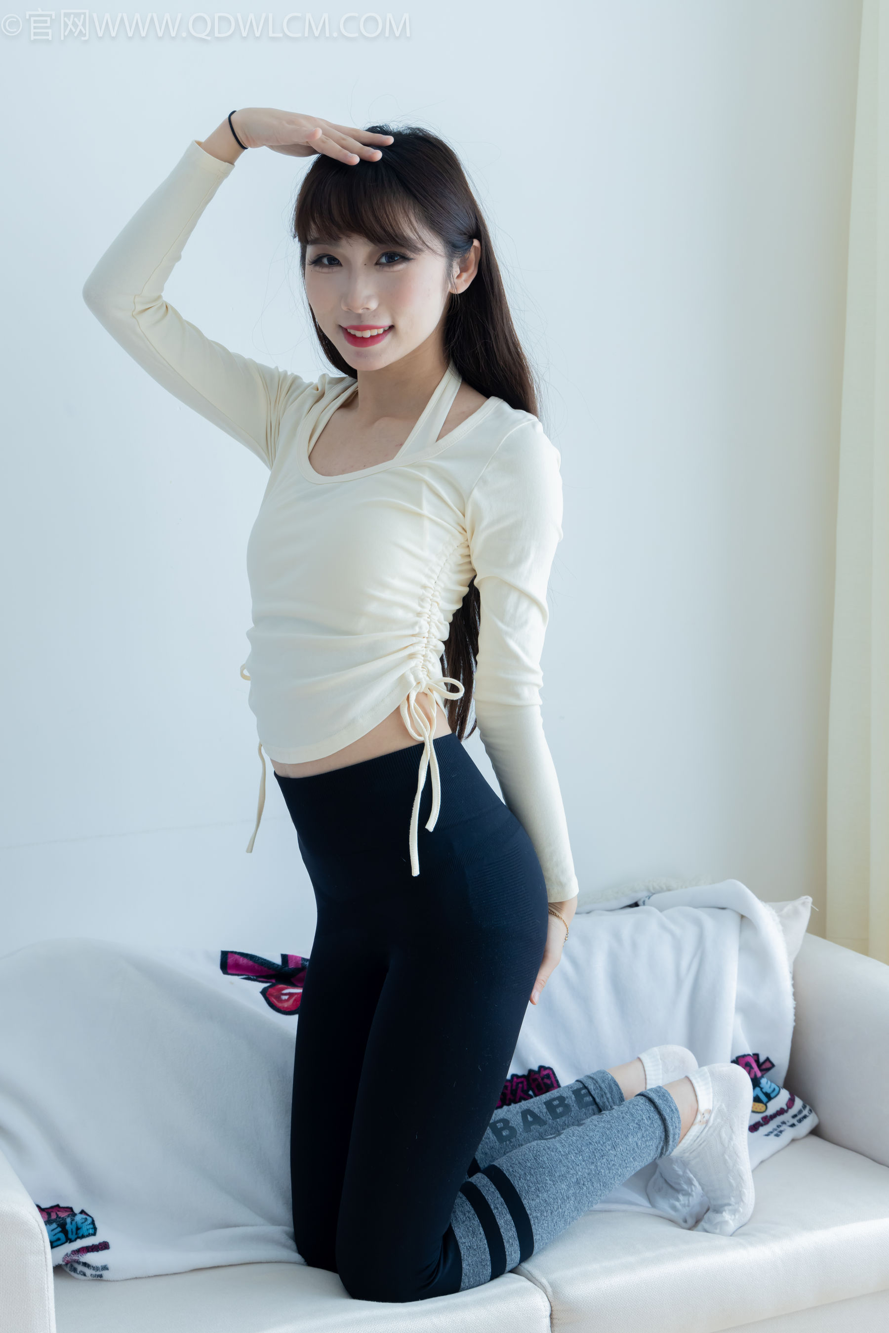 物恋传媒 No.2326 泡泡 - 高跟长靴、白棉袜、裸足/(184P)