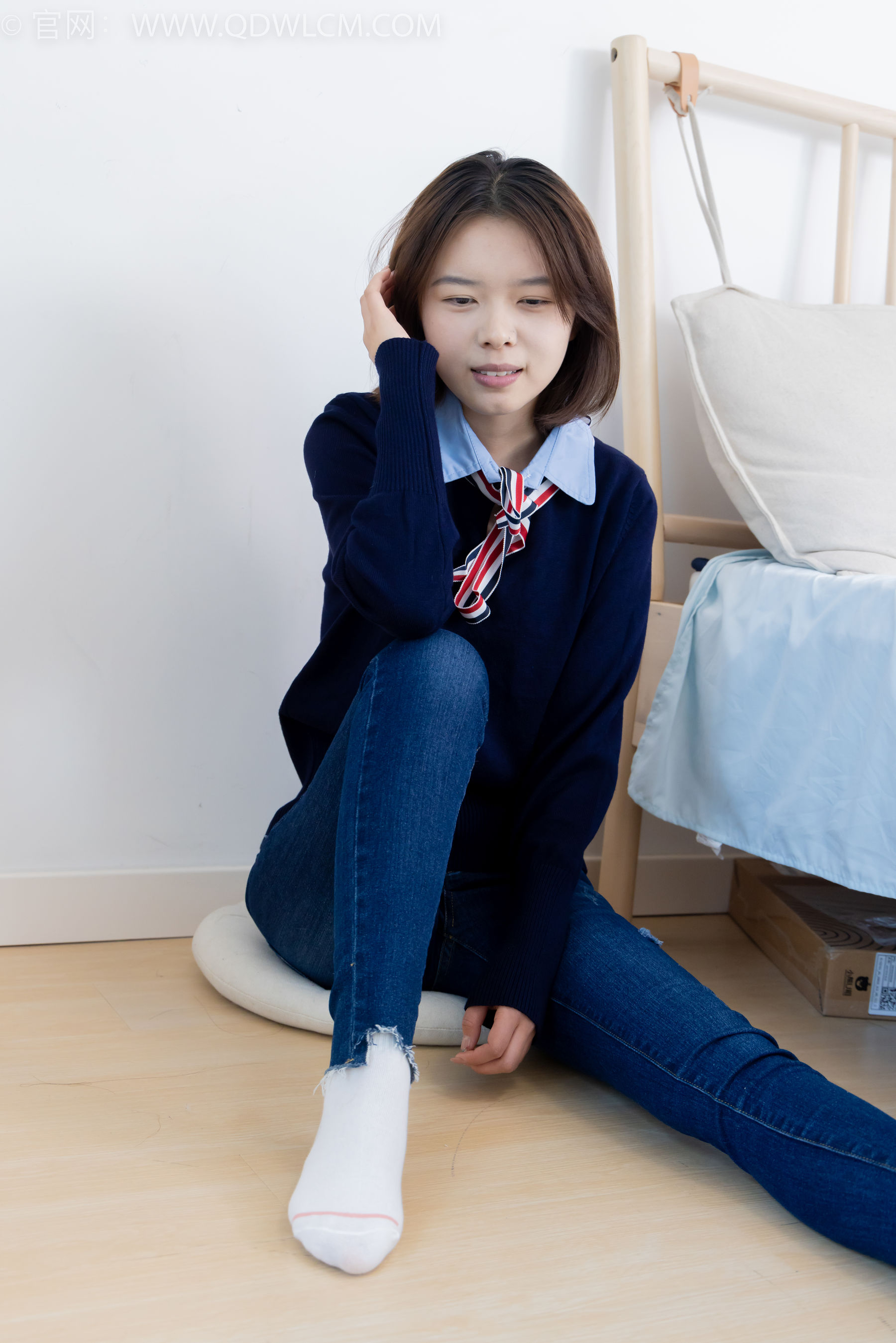 物恋传媒 No.2354 小悦 - 帆布鞋、白棉袜、裸足/(150P)