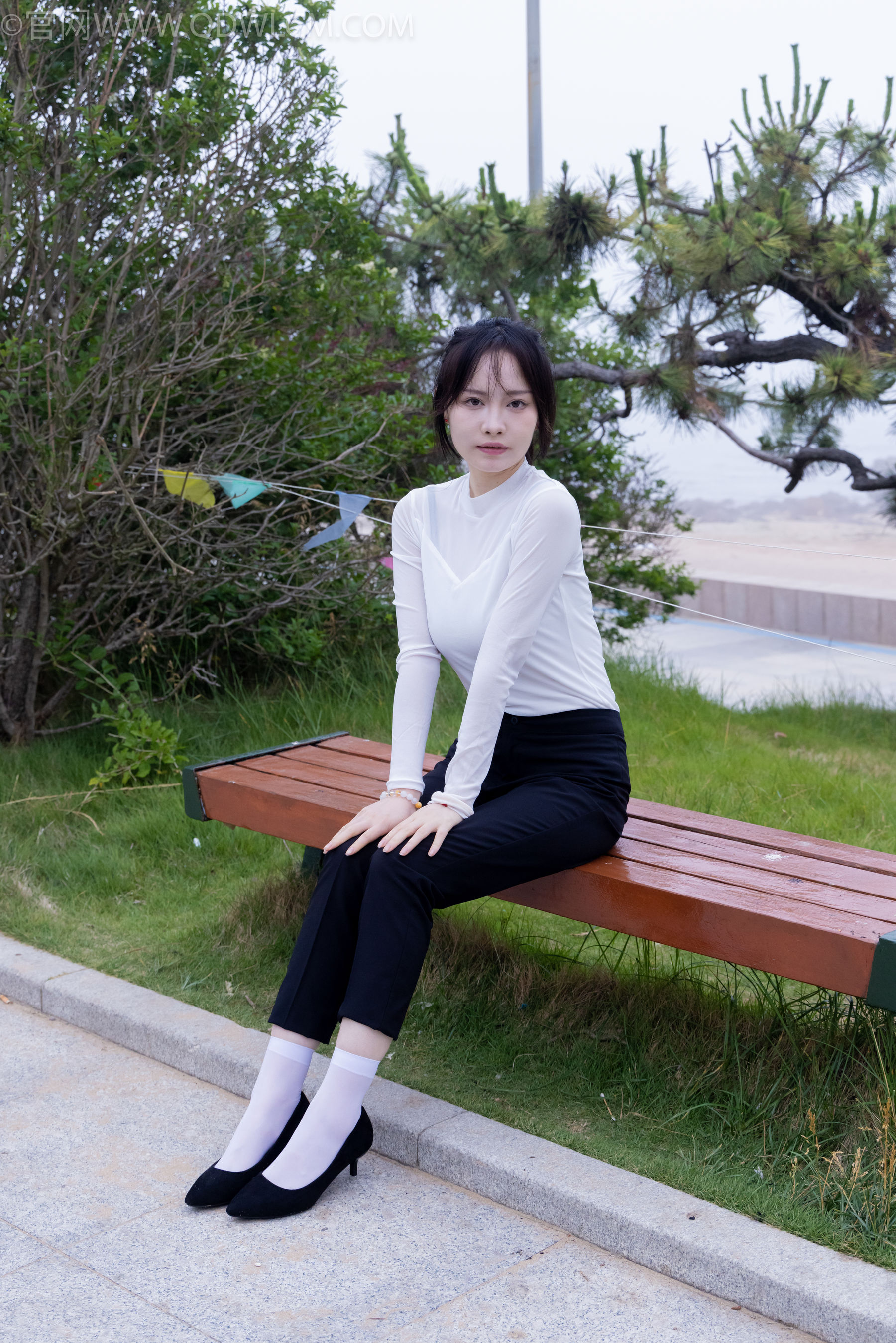 物恋传媒 No.2337 小酒 - 高跟鞋、短黑丝、短白丝/(315P)