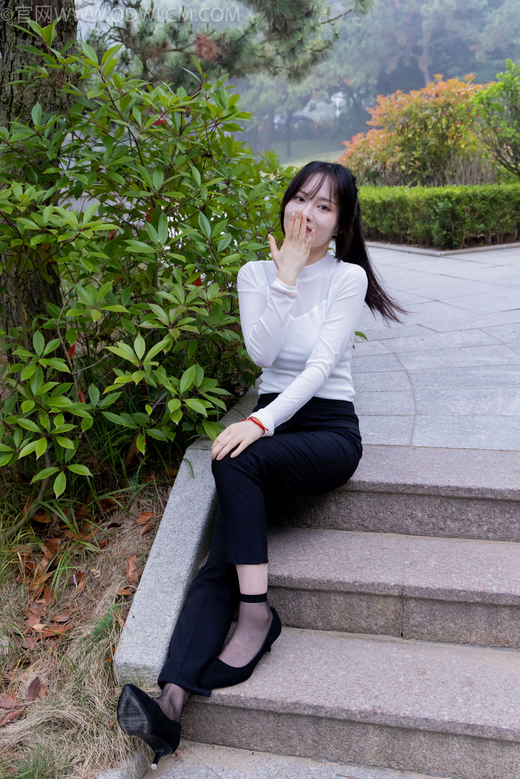 物恋传媒 No.2337 小酒 - 高跟鞋、短黑丝、短白丝/(315P)