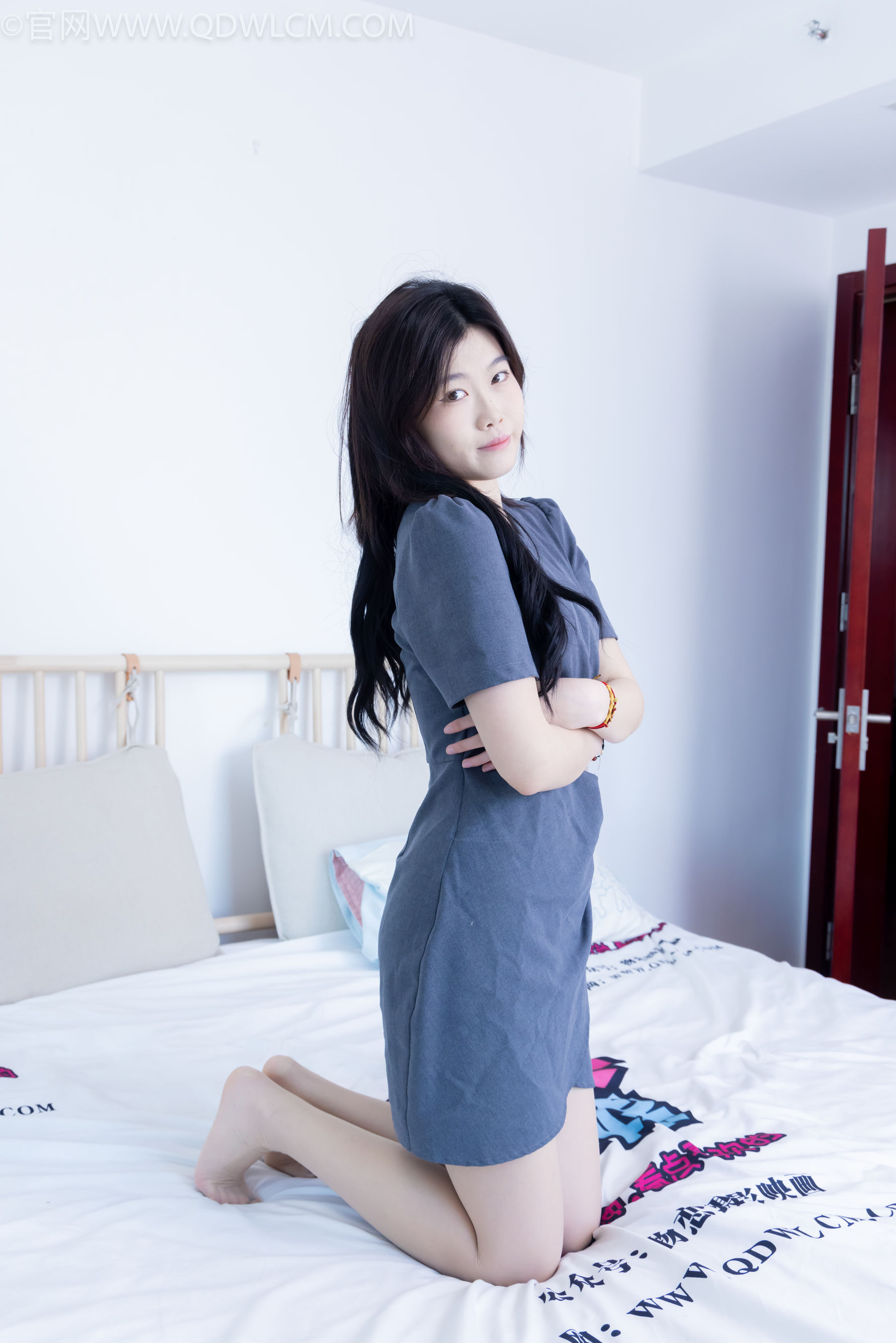 物恋传媒 No.2336 樱桃 - 三双高跟鞋、薄肉丝、裸足/(164P)